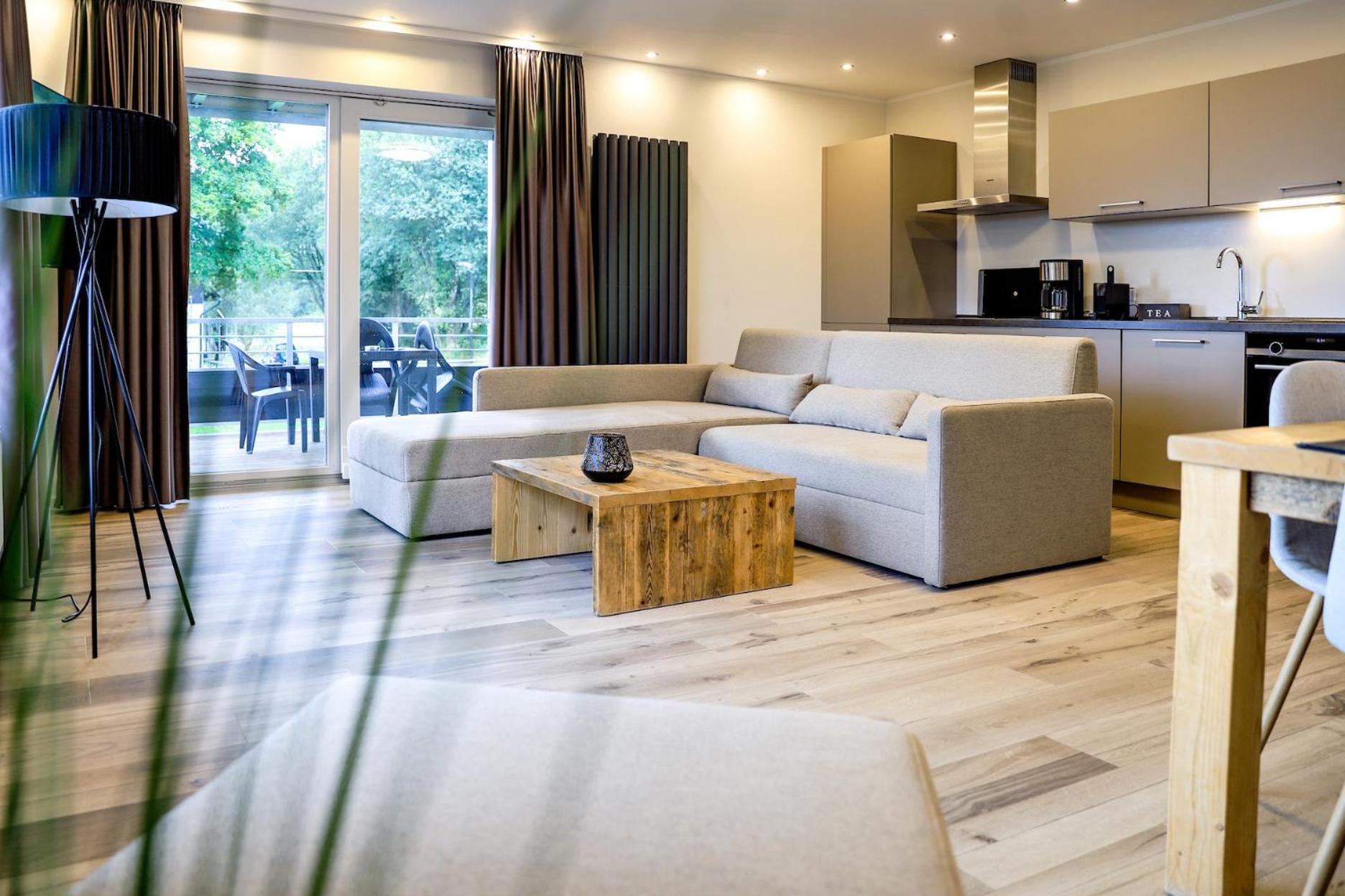 Apartment with Mountain View