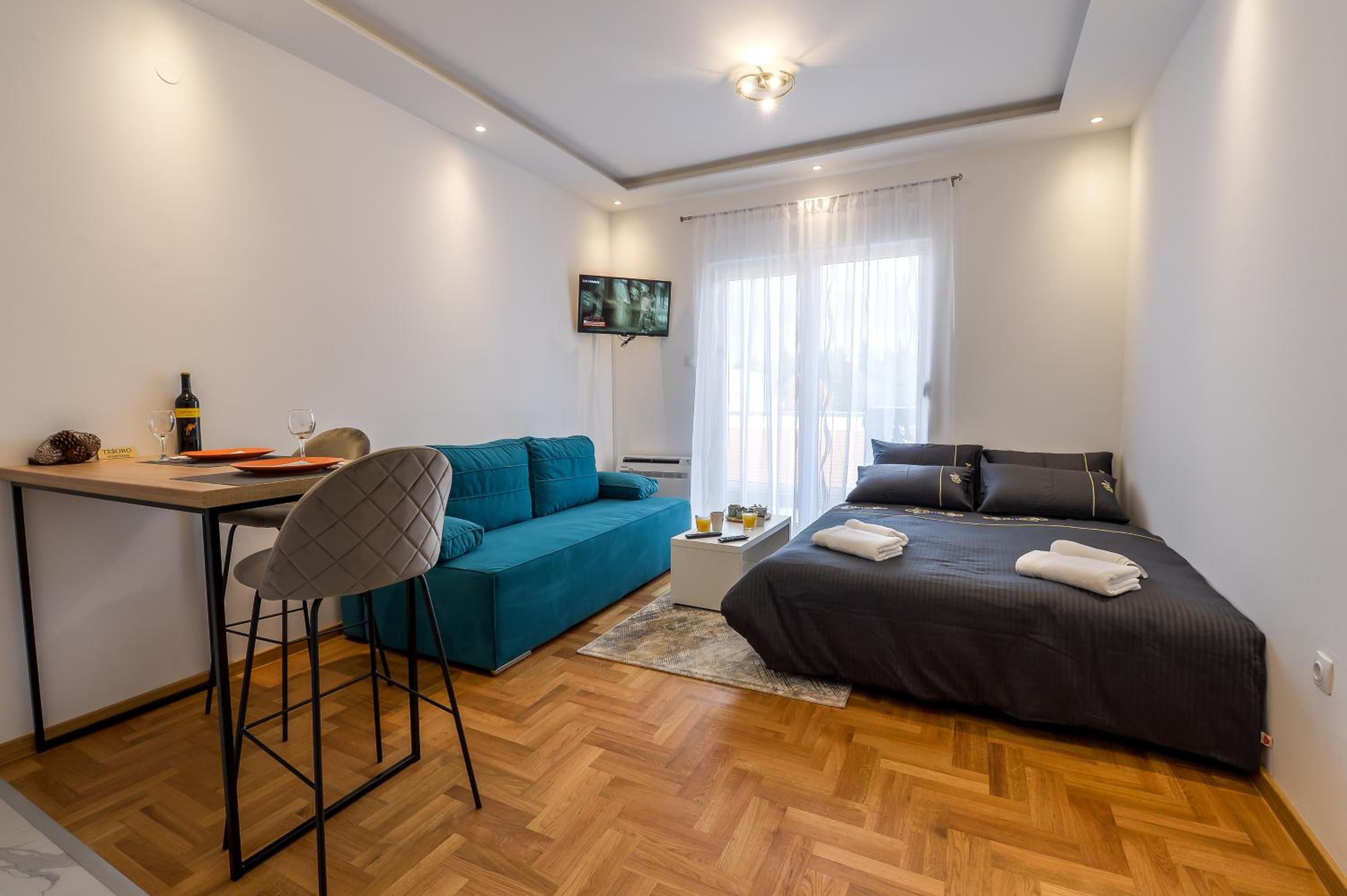 One-Bedroom Apartment - Photo 1