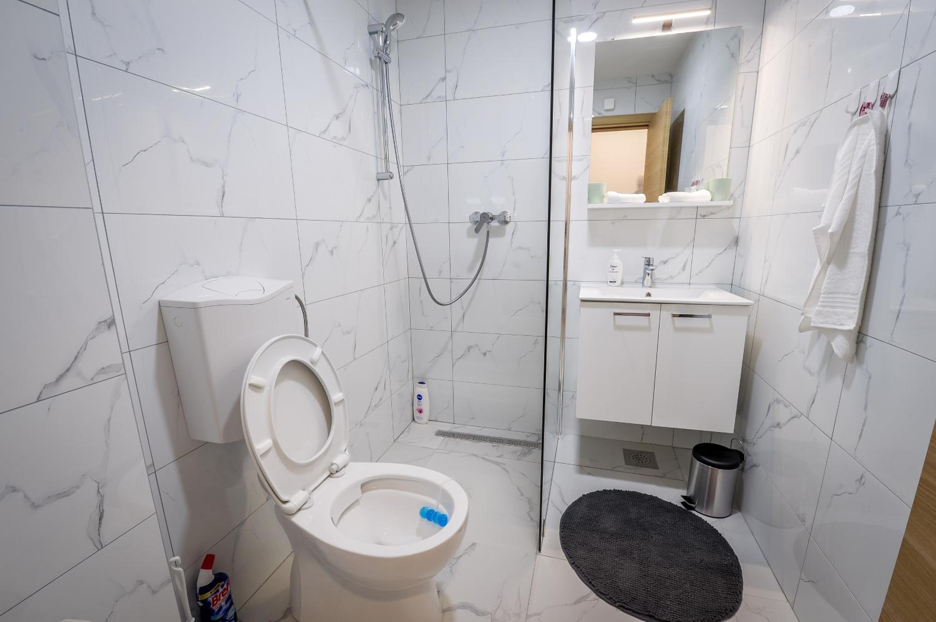 One-Bedroom Apartment - Photo 3