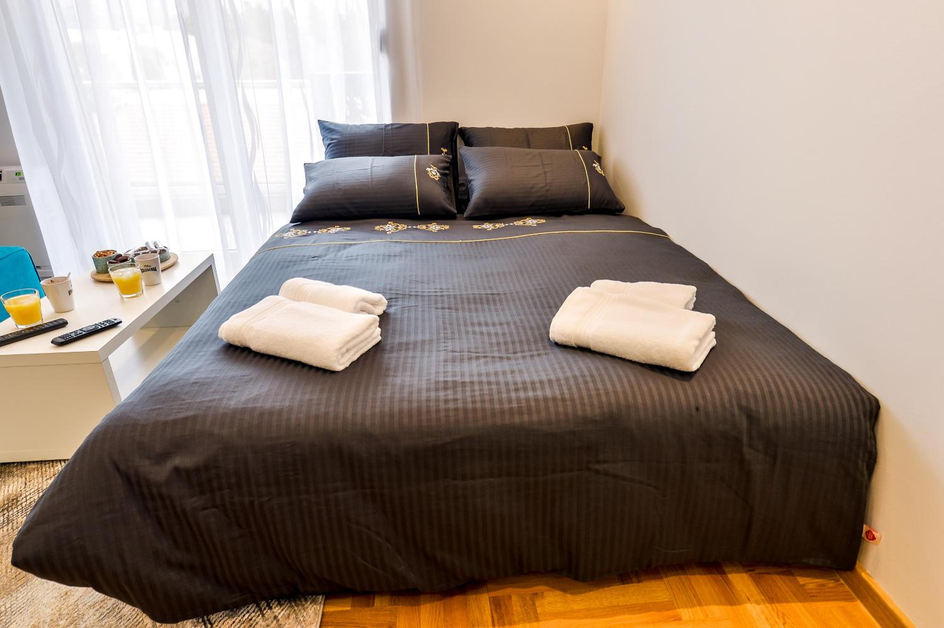 One-Bedroom Apartment - Photo 19
