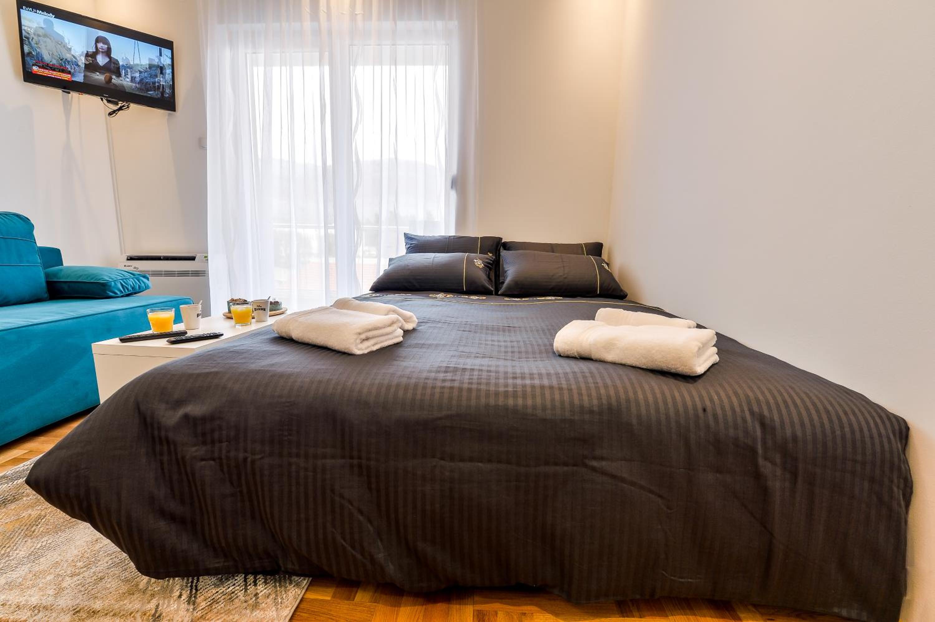 One-Bedroom Apartment - Photo 9