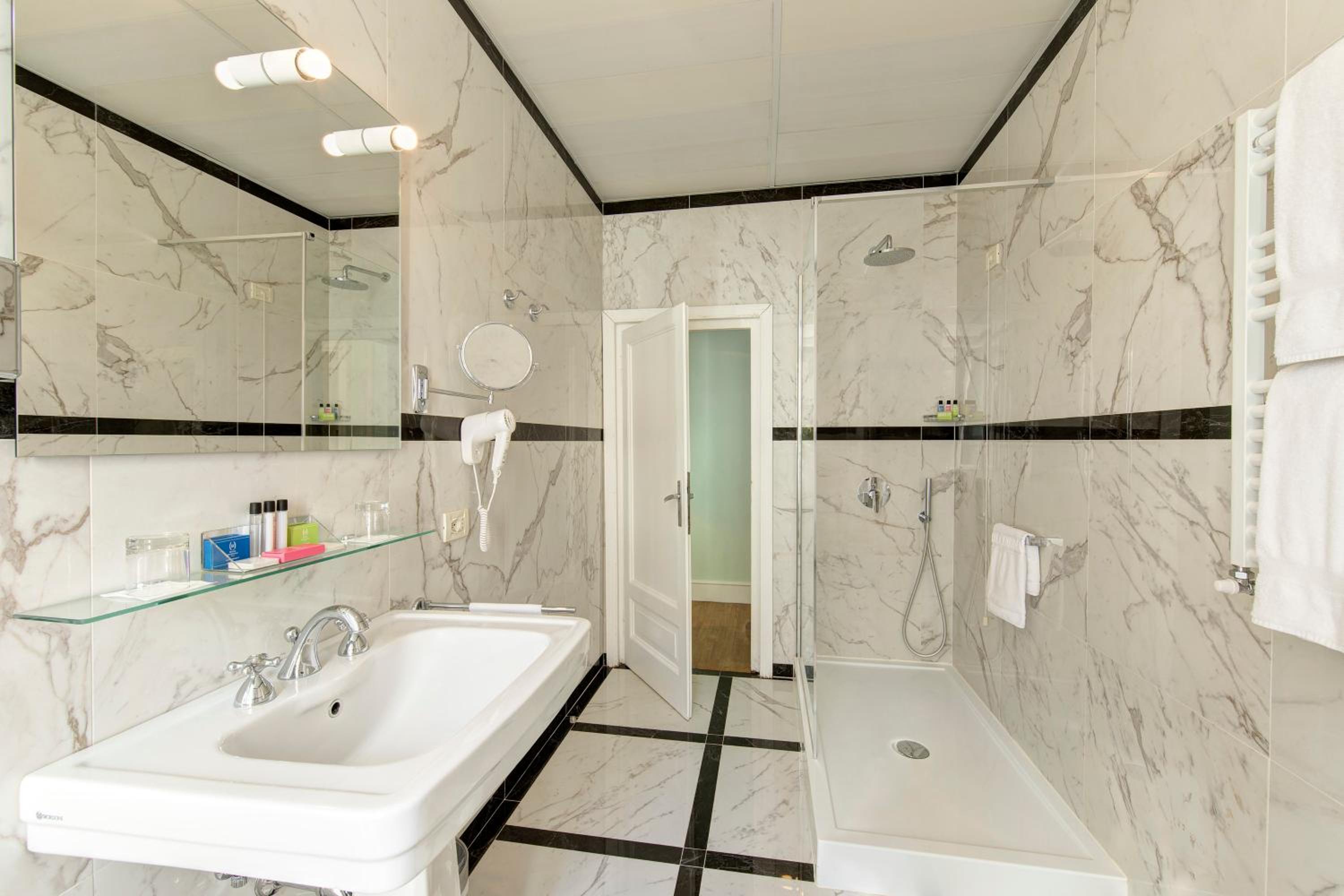 Executive Double or Twin Room - Photo 6