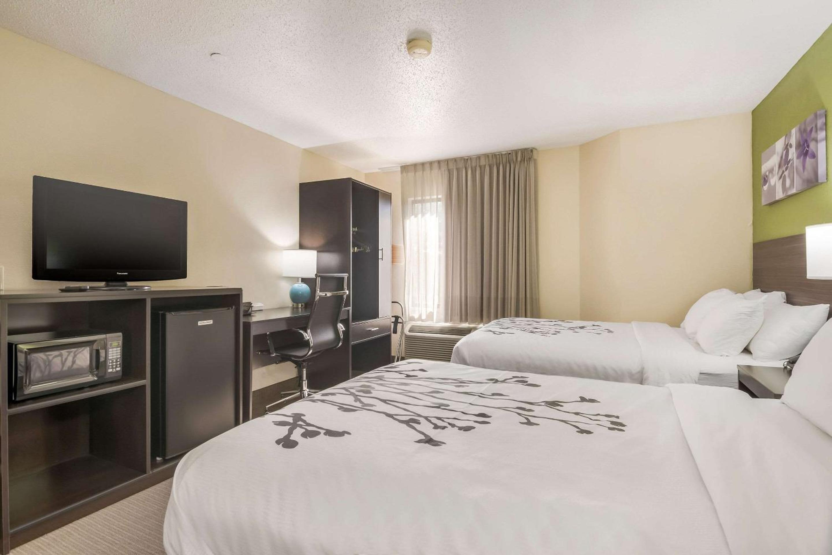 Double Room with Two Double Beds - Non-Smoking photo 3