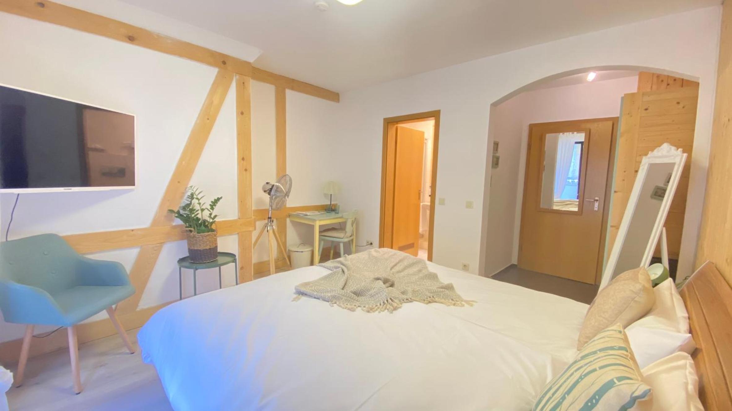 Double Room - Photo 7