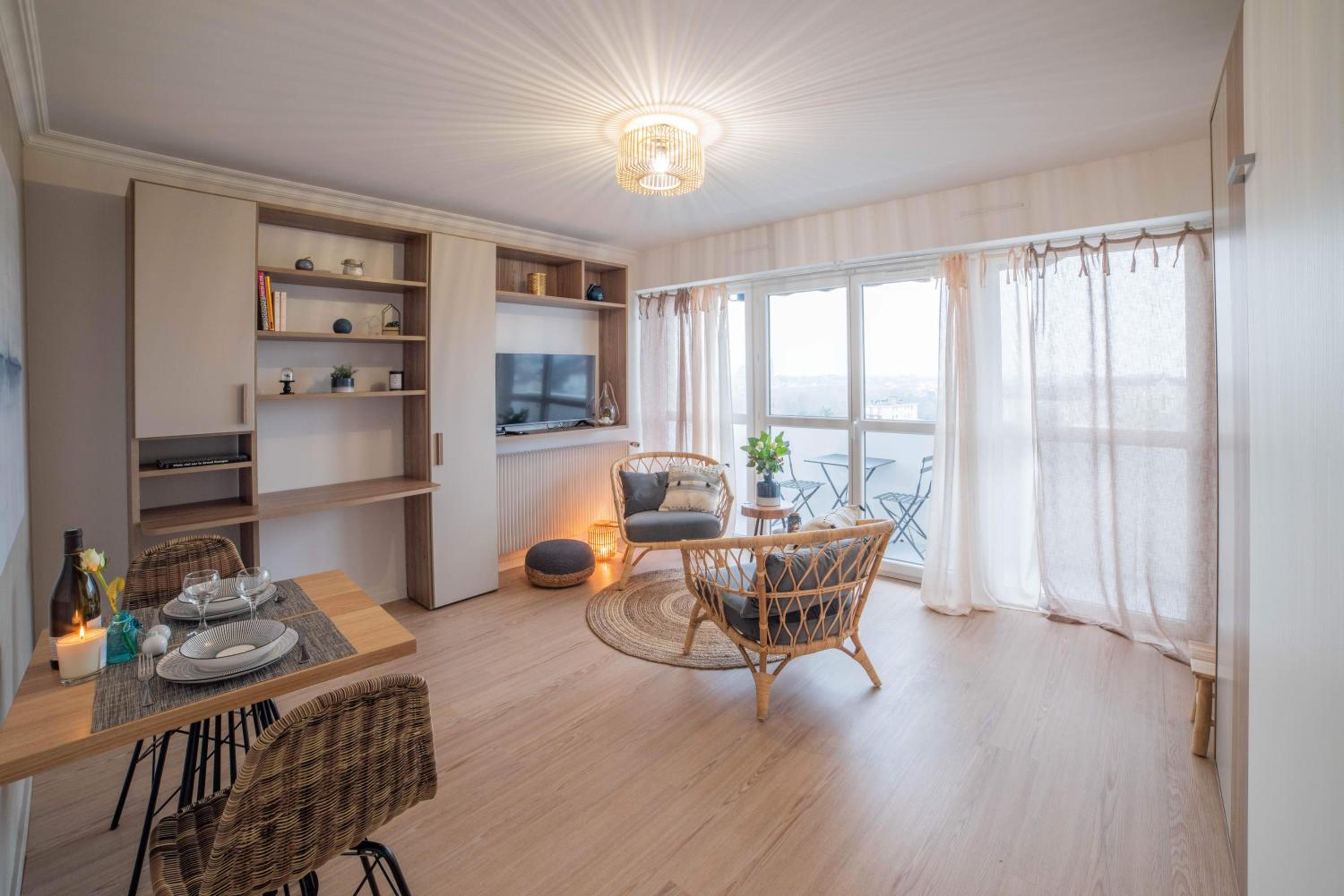 Studio with Balcony photo 1