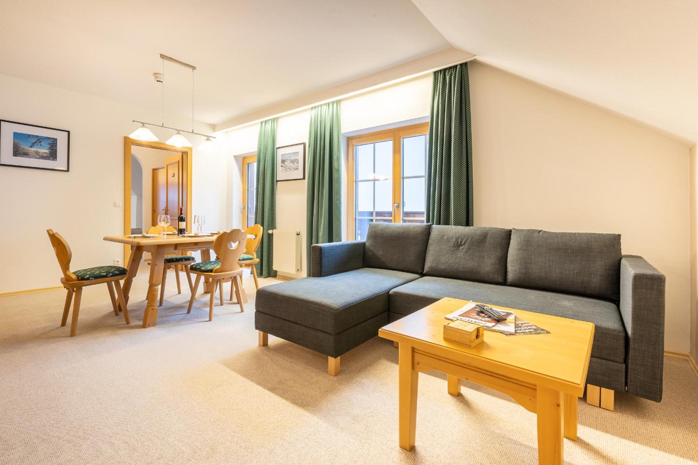 Large One-Bedroom Apartment with Balcony photo 1