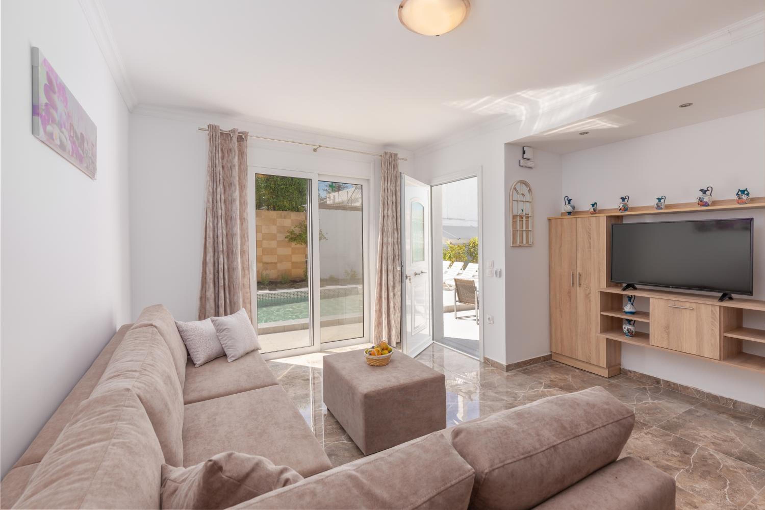 Deluxe three bedroom suite with Private Pool & Pool View photo 2