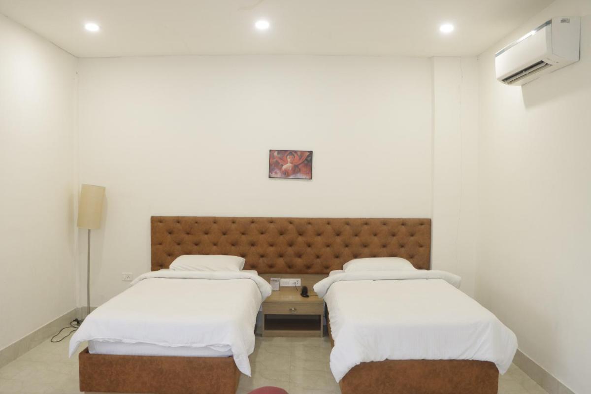 Deluxe Double or Twin Room - Photo 12