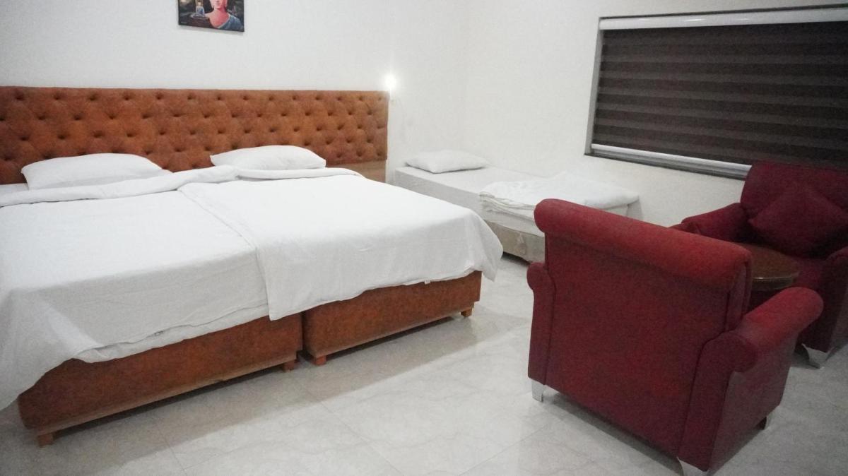 Deluxe Double or Twin Room - Photo 5