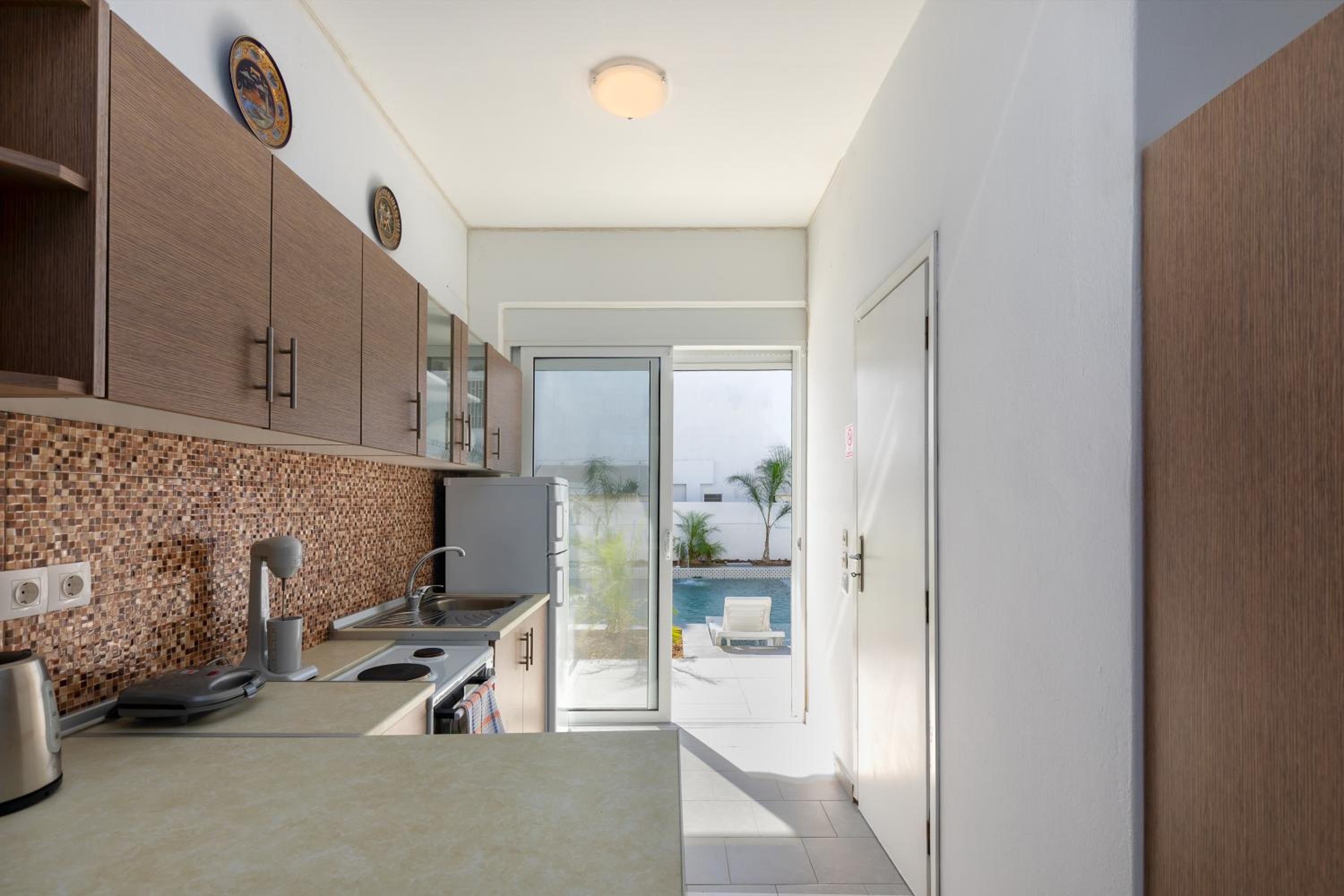 Superior Double with Private Pool & Pool View - Photo 3