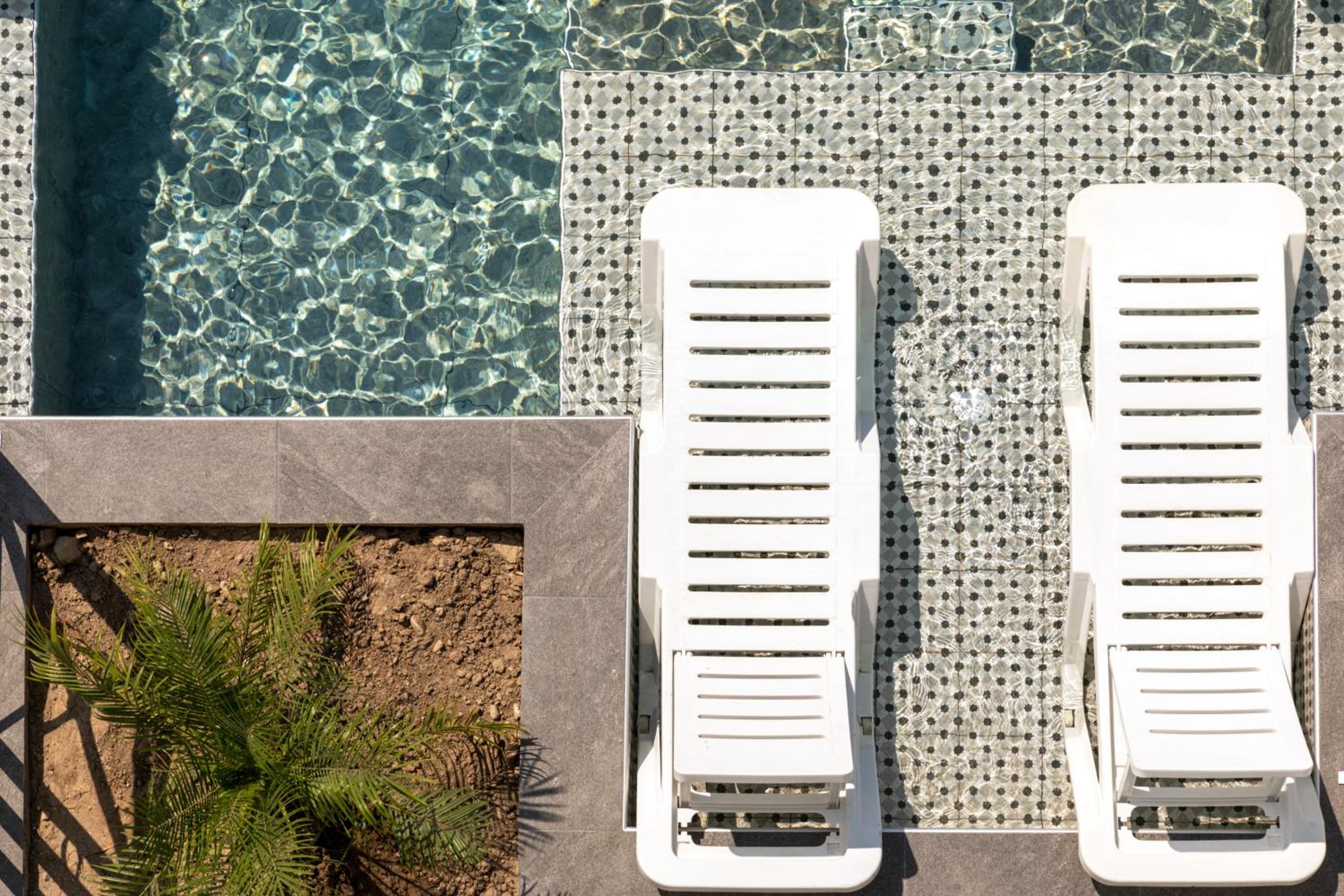 Superior Double with Private Pool & Pool View - Photo 2