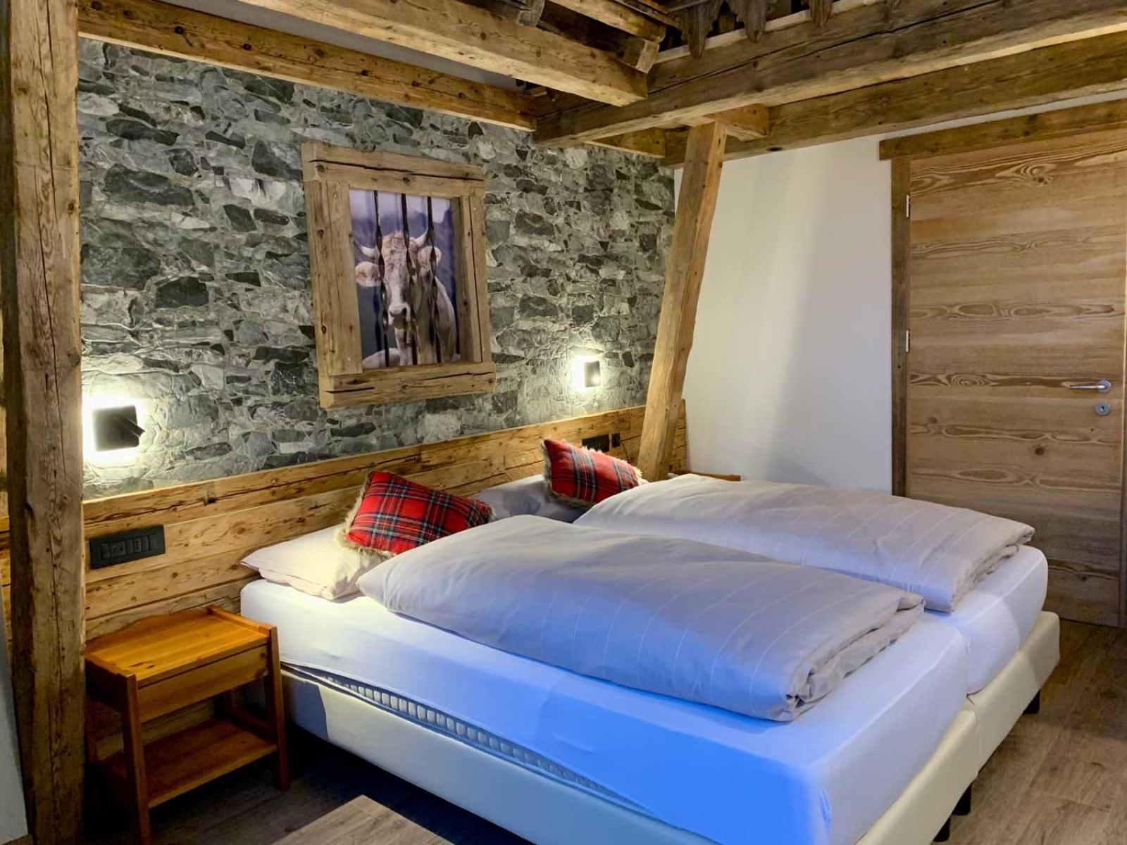 Junior Suite with Balcony - Photo 3