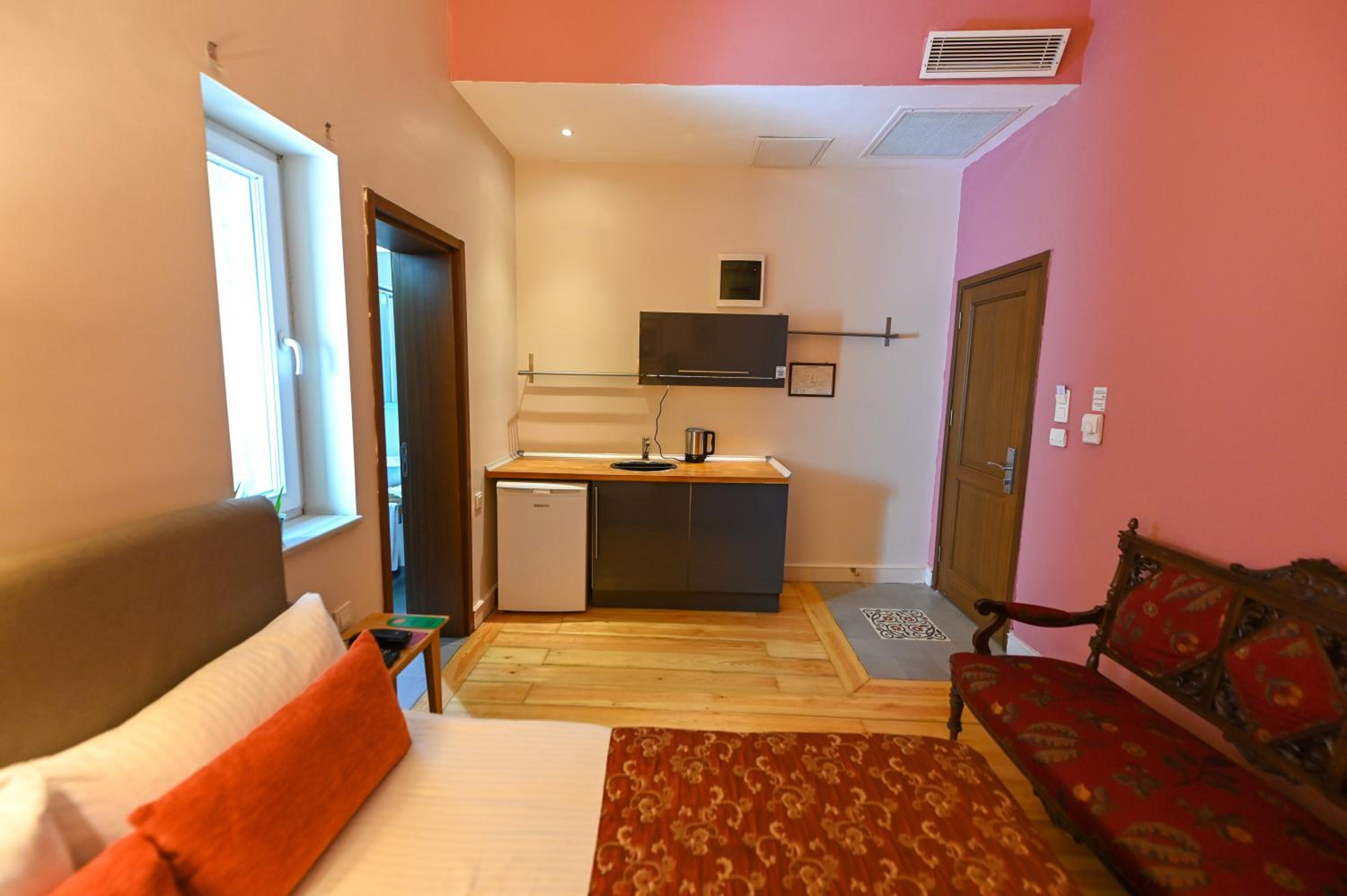 Economy Room (no windows) photo 1