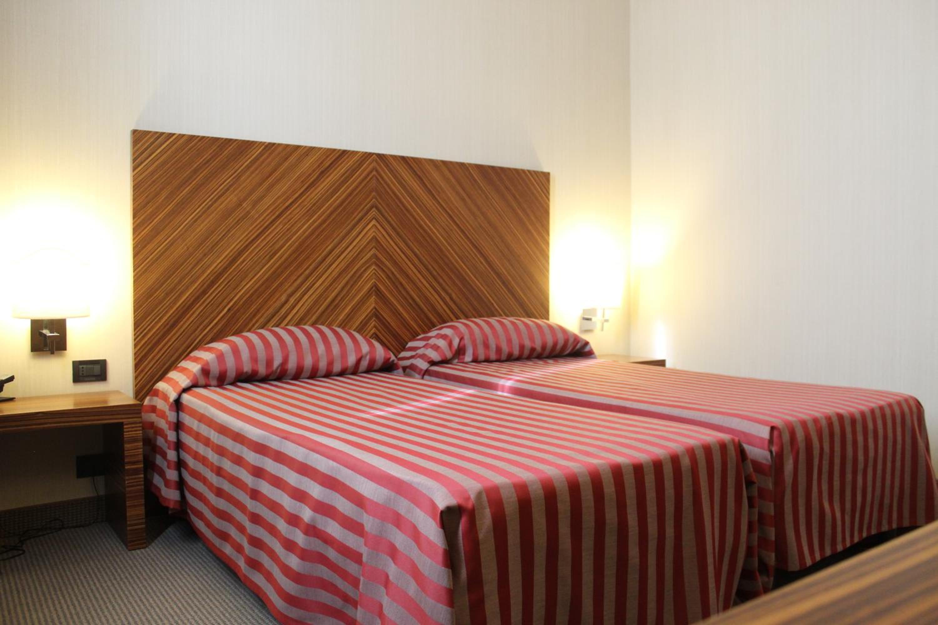 Double or Twin Room - Photo 7