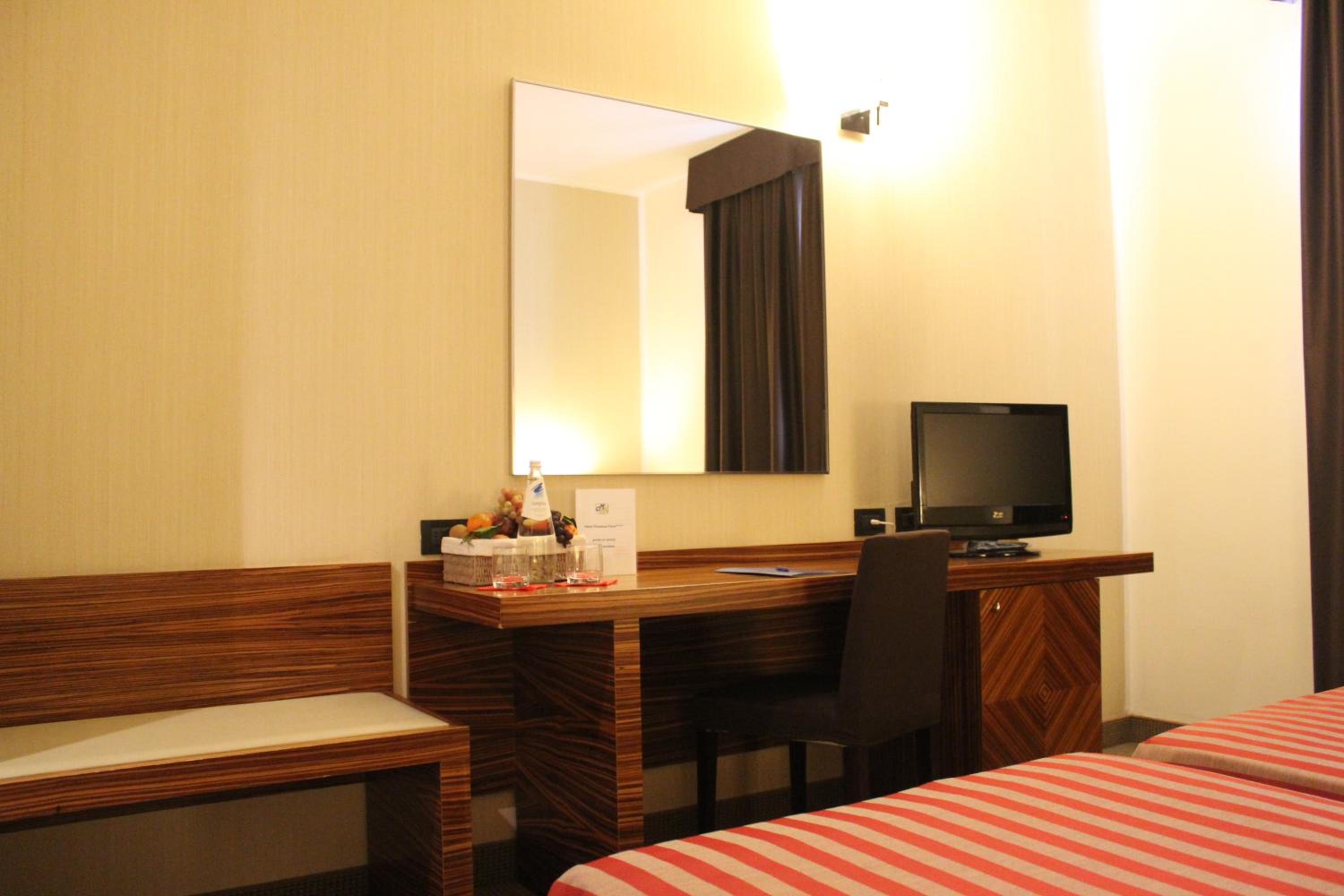 Double or Twin Room - Photo 8