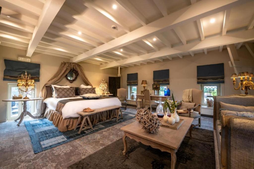 Executive Suite - Photo 3