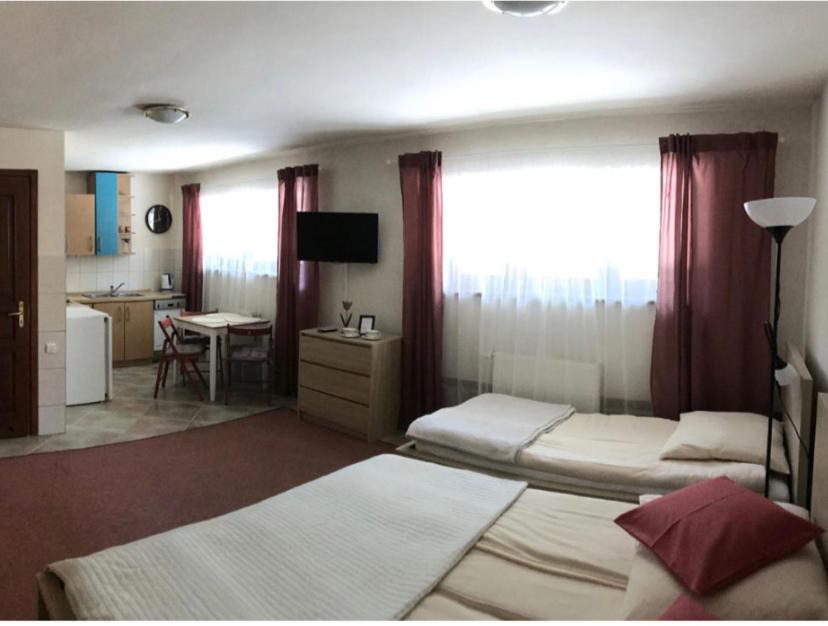 Basic Triple Room photo 3