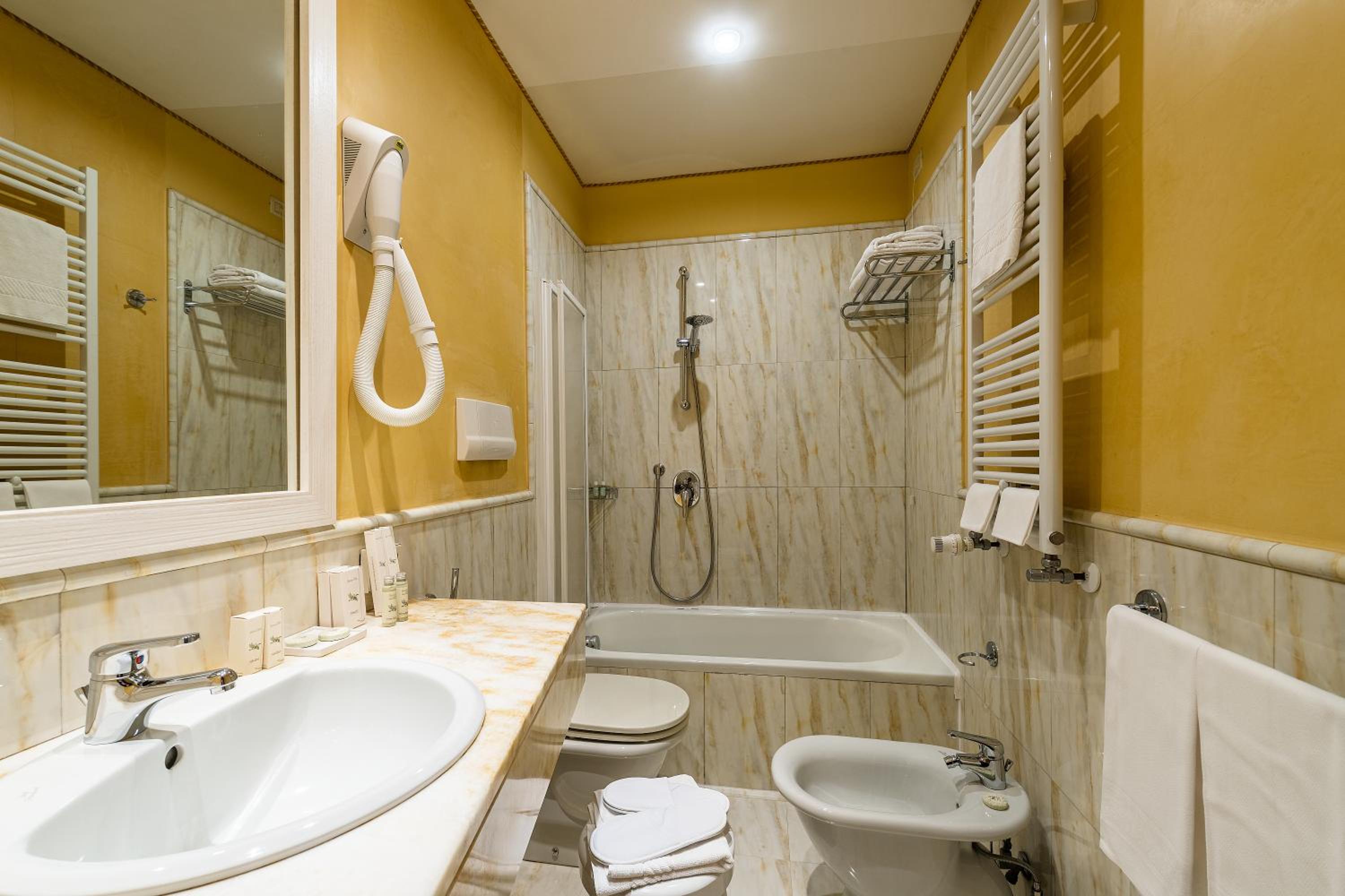 Superior Double or Twin Room photo 2