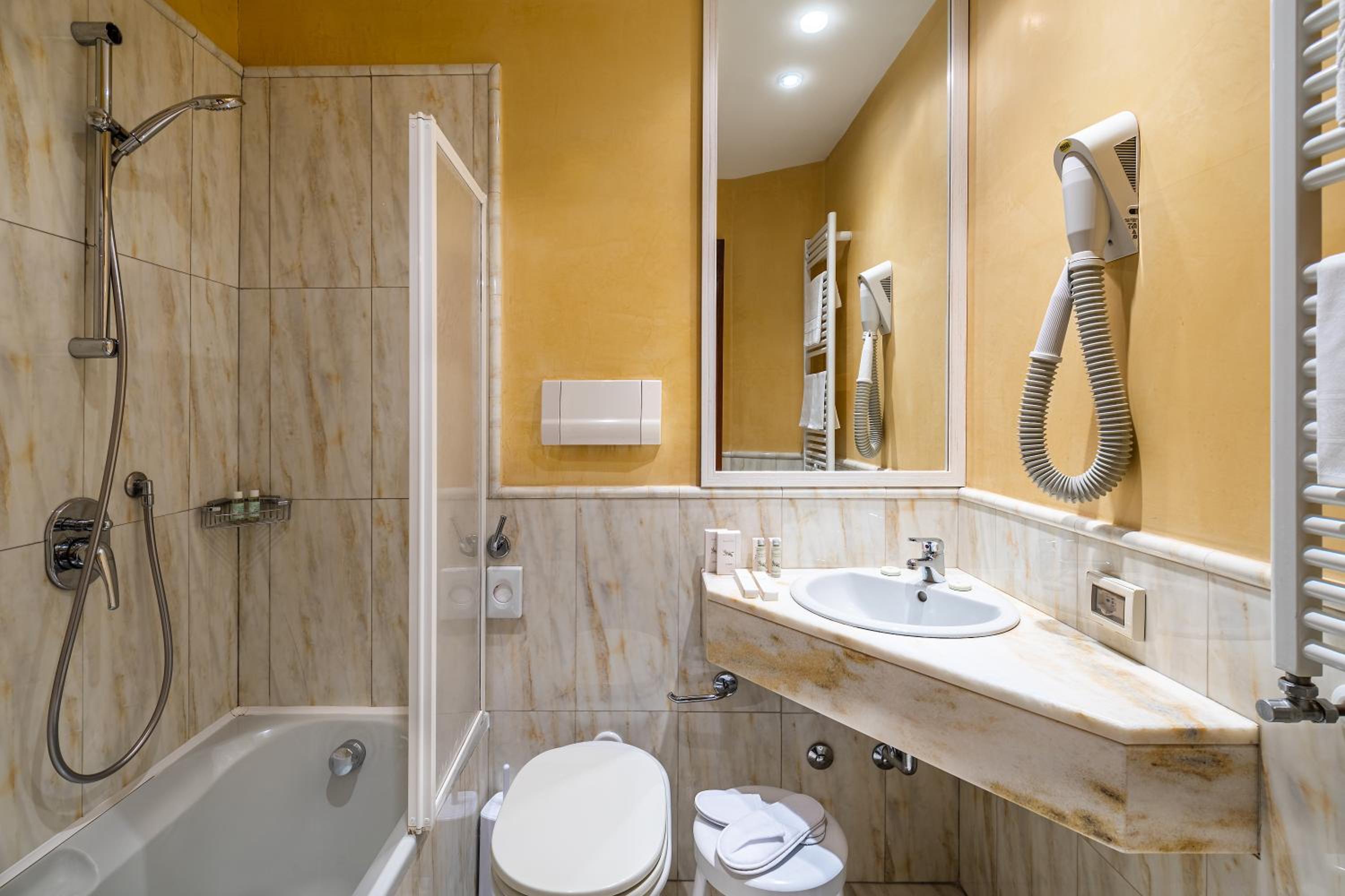 Standard Double or Twin Room photo 2