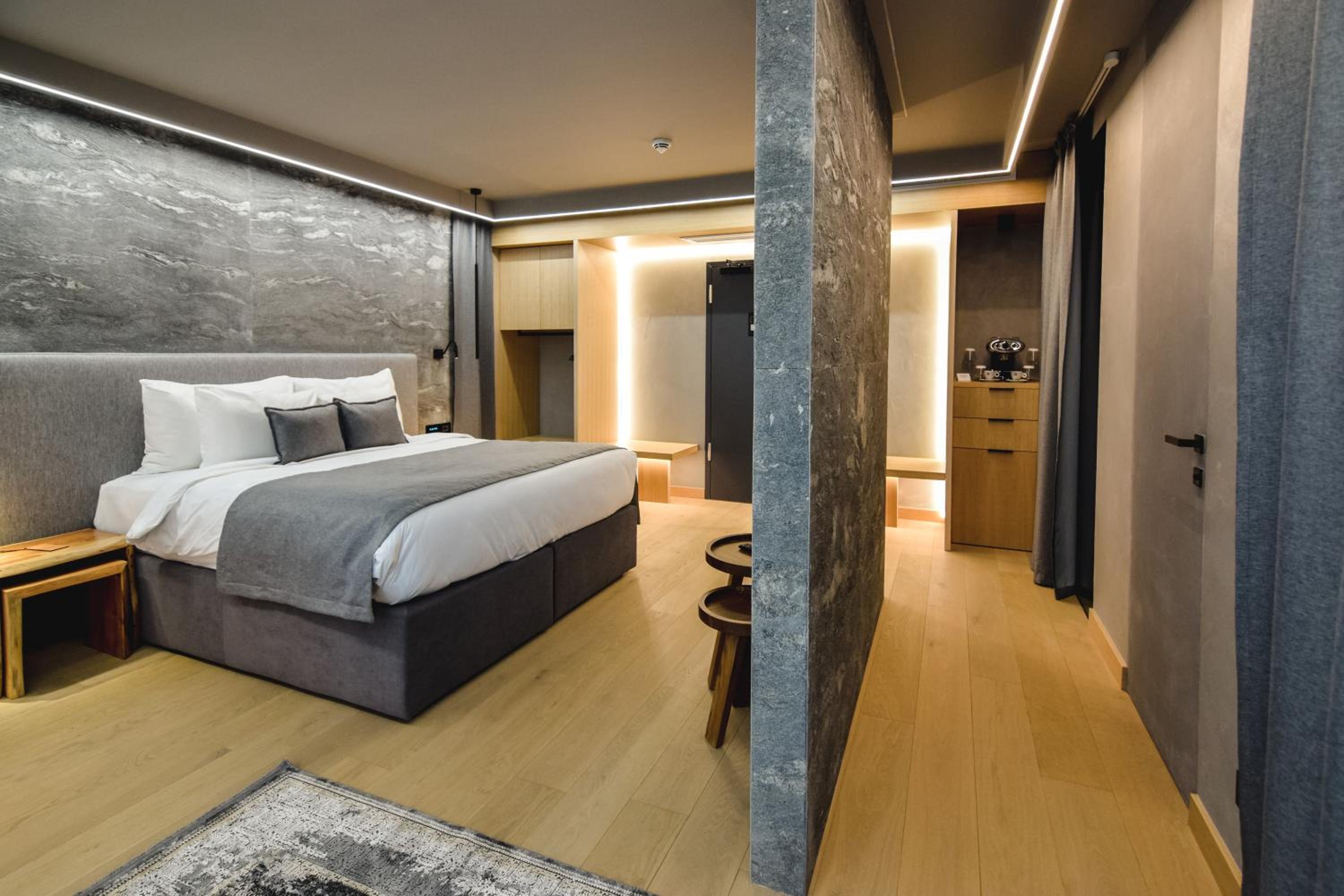 Signature Junior Suite - Photo 20