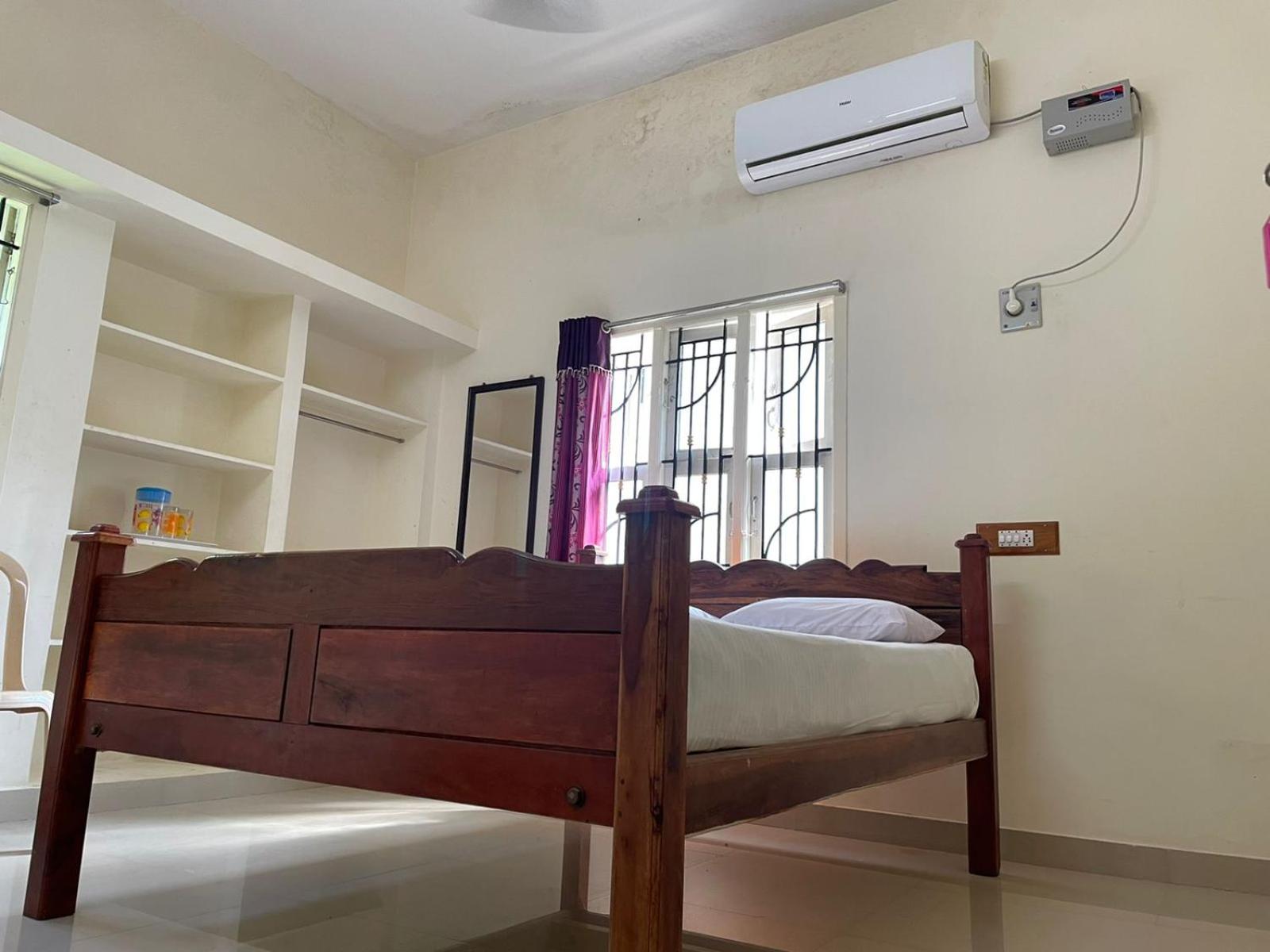 Double Room With Private Bathroom photo 2