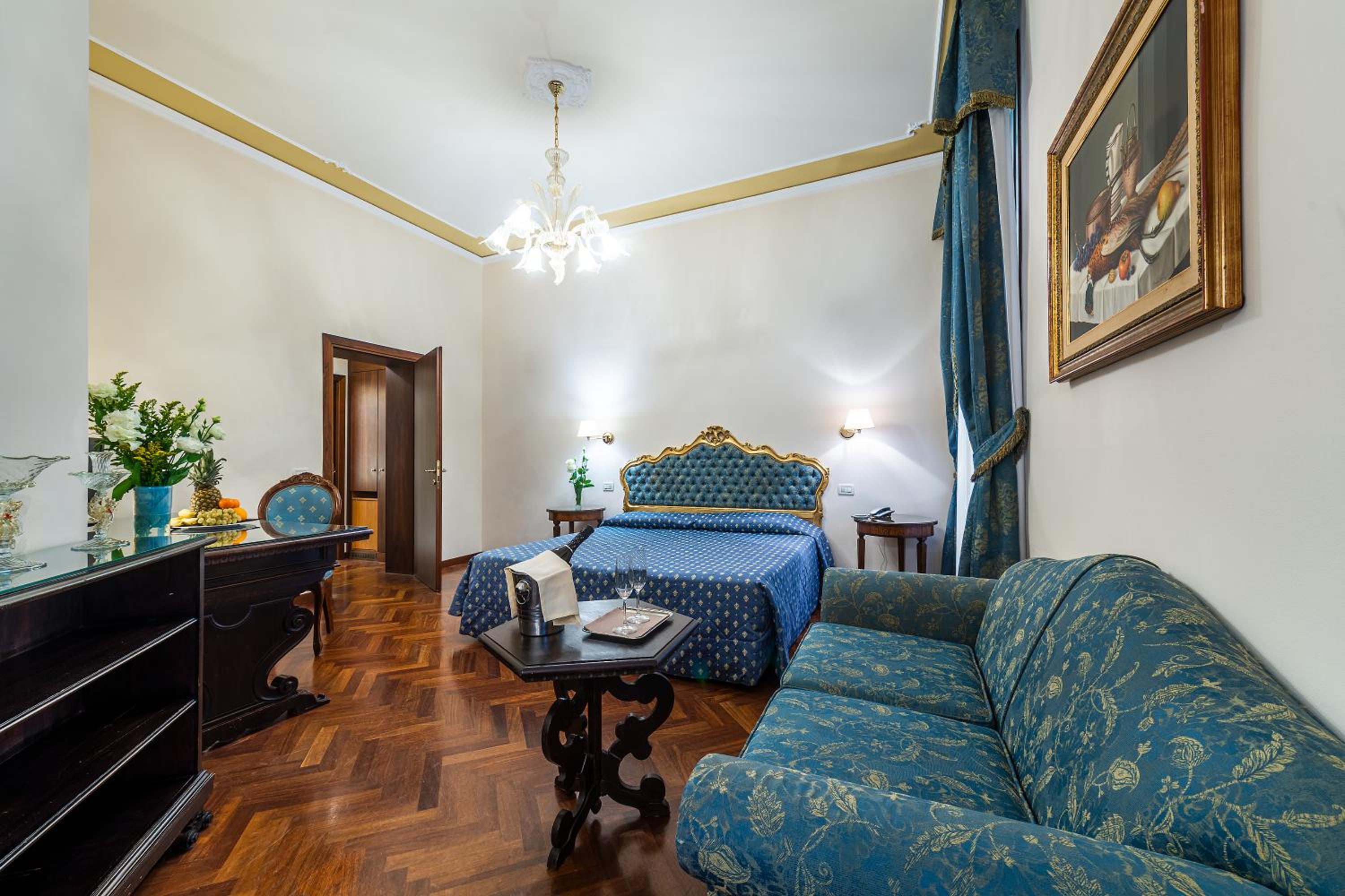 Superior Double or Twin Room with City View photo 2