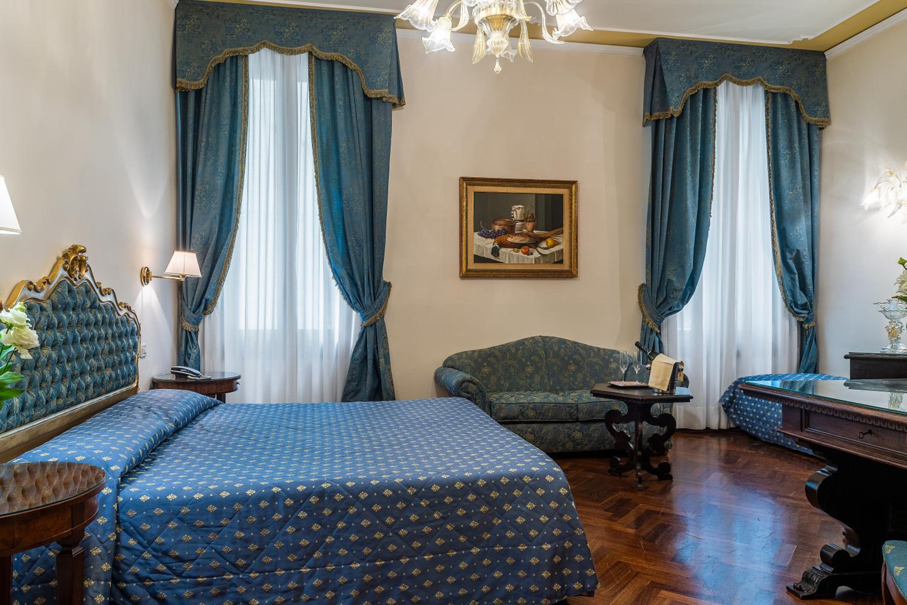 Superior Double or Twin Room with City View photo 3