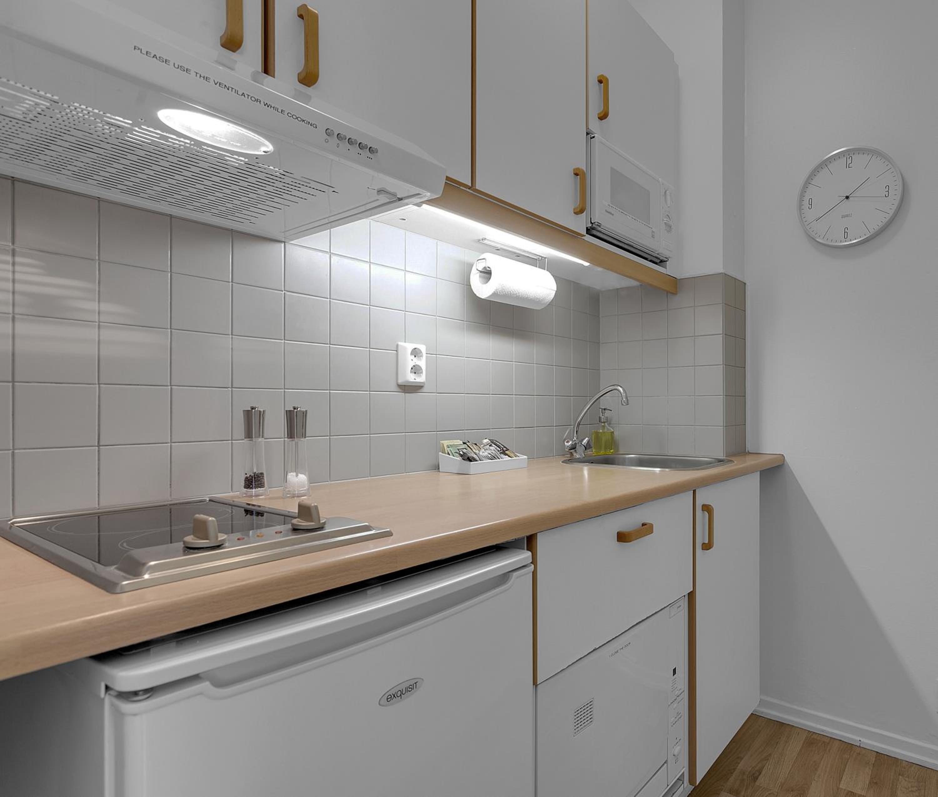 Apartment with Balcony - Photo 3