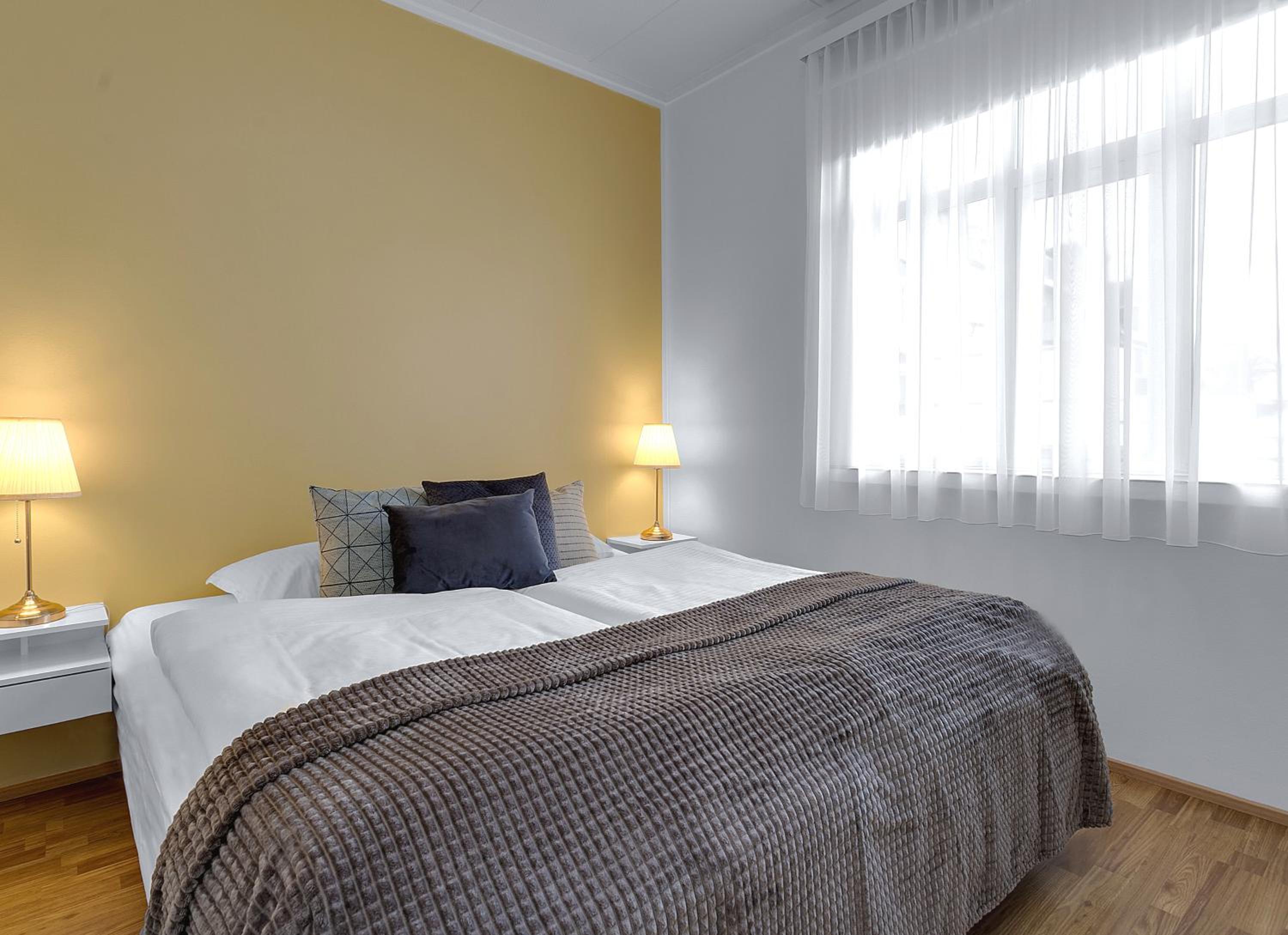 Apartment with Balcony - Photo 5