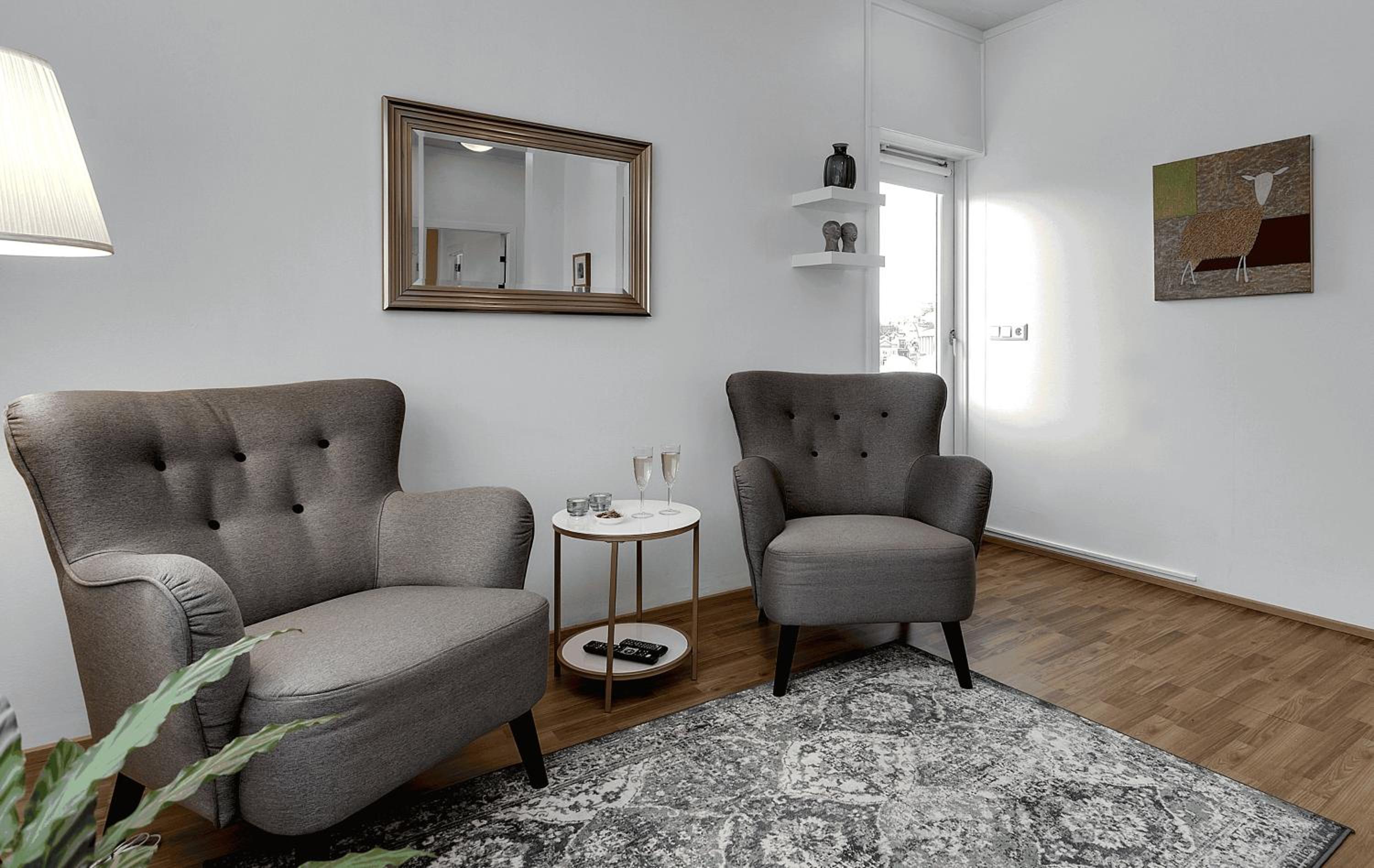 Apartment with Balcony - Photo 10