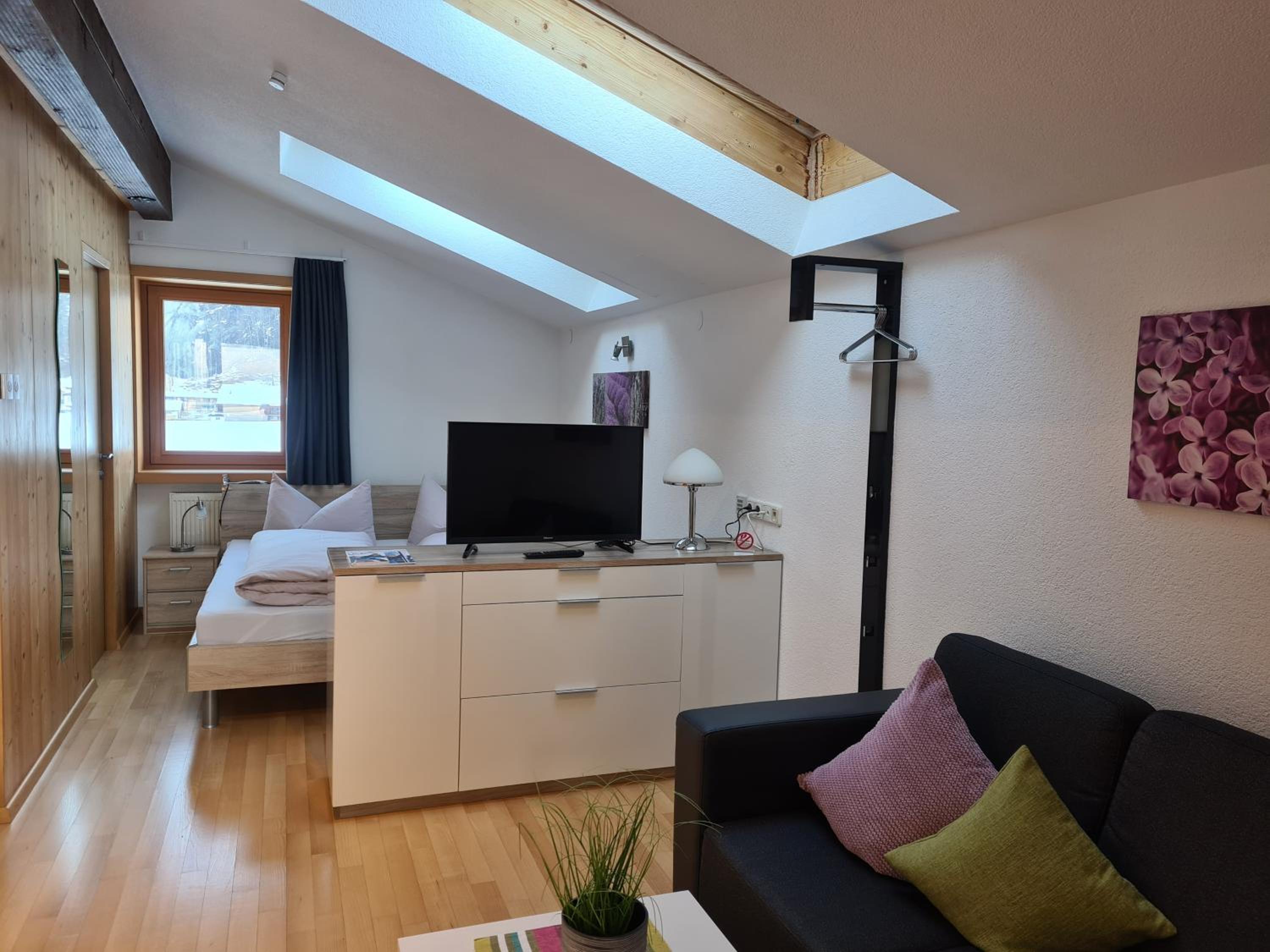 Studio Apartment photo 1