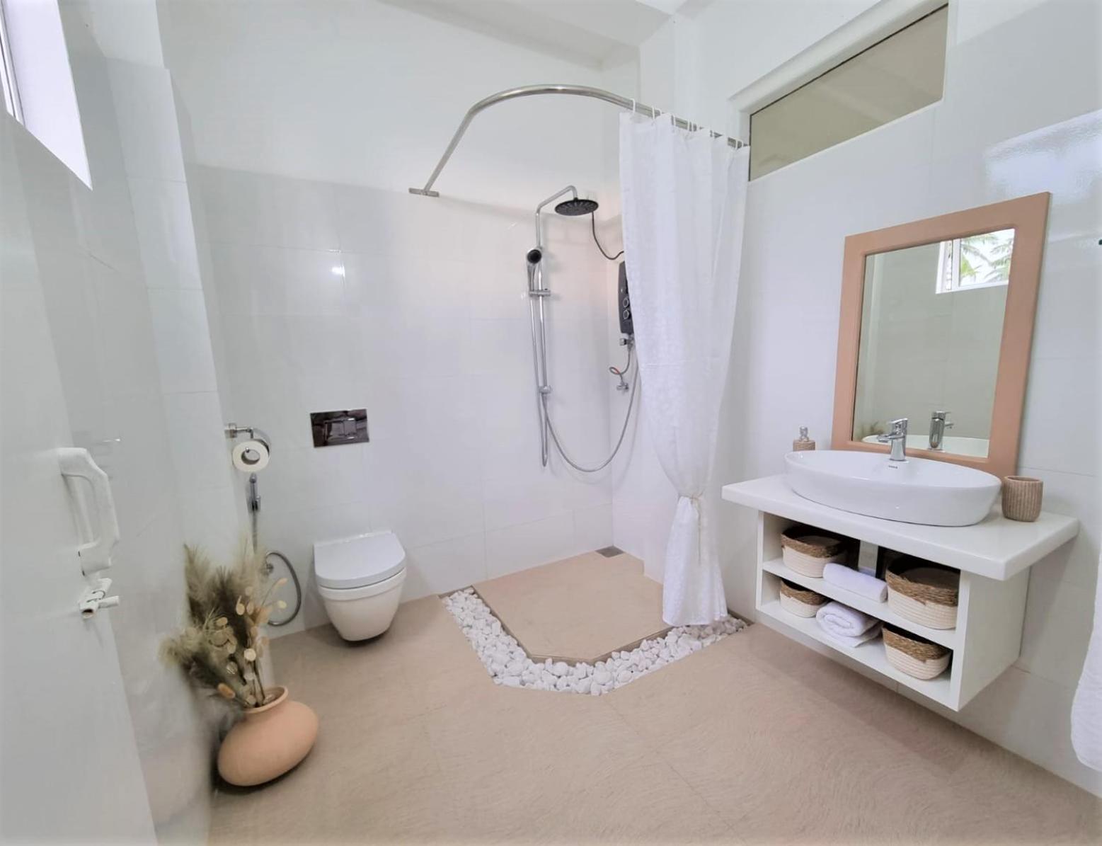 Queen Room with Balcony photo 2