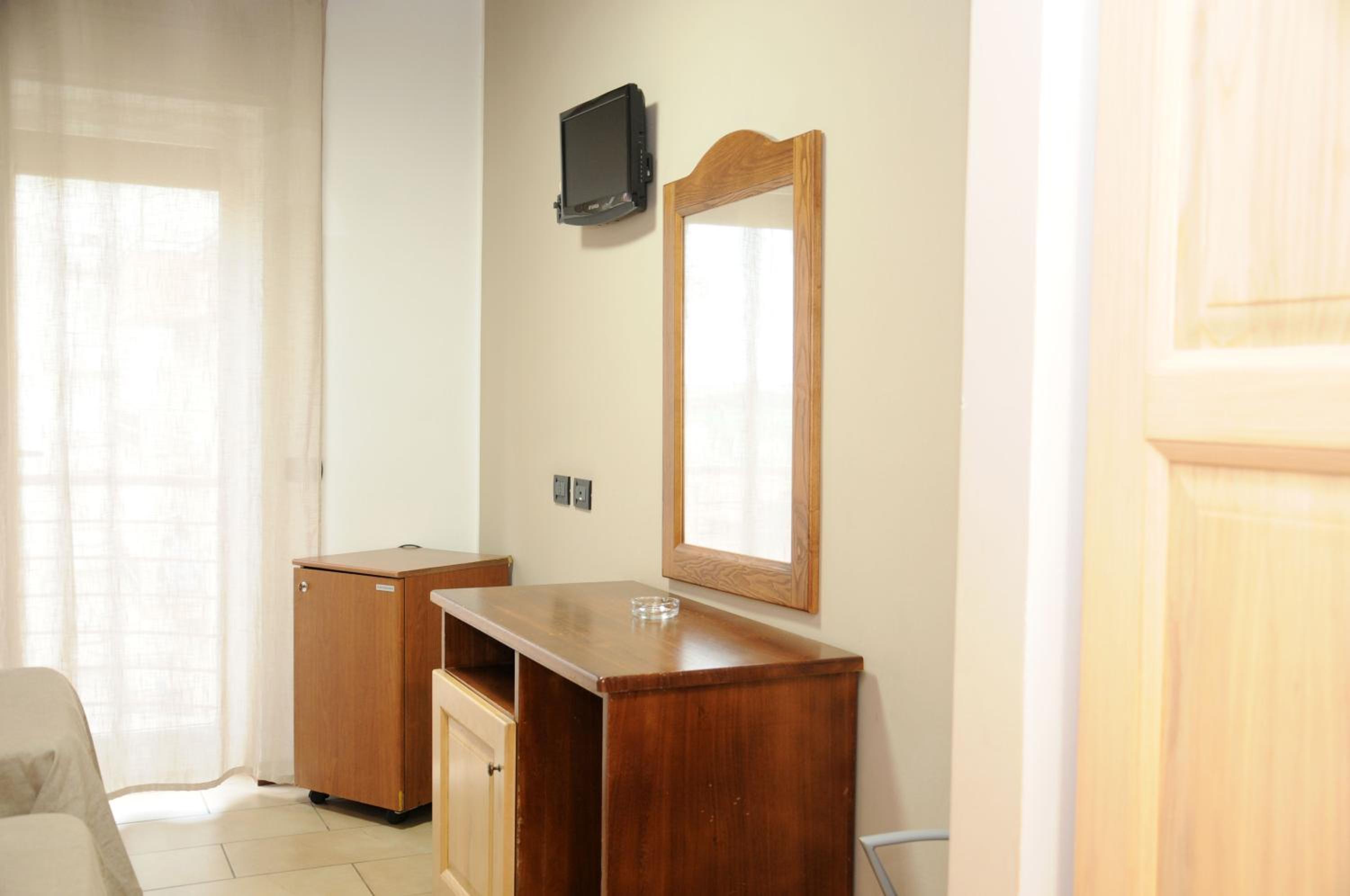 Standard Twin Room - Photo 2