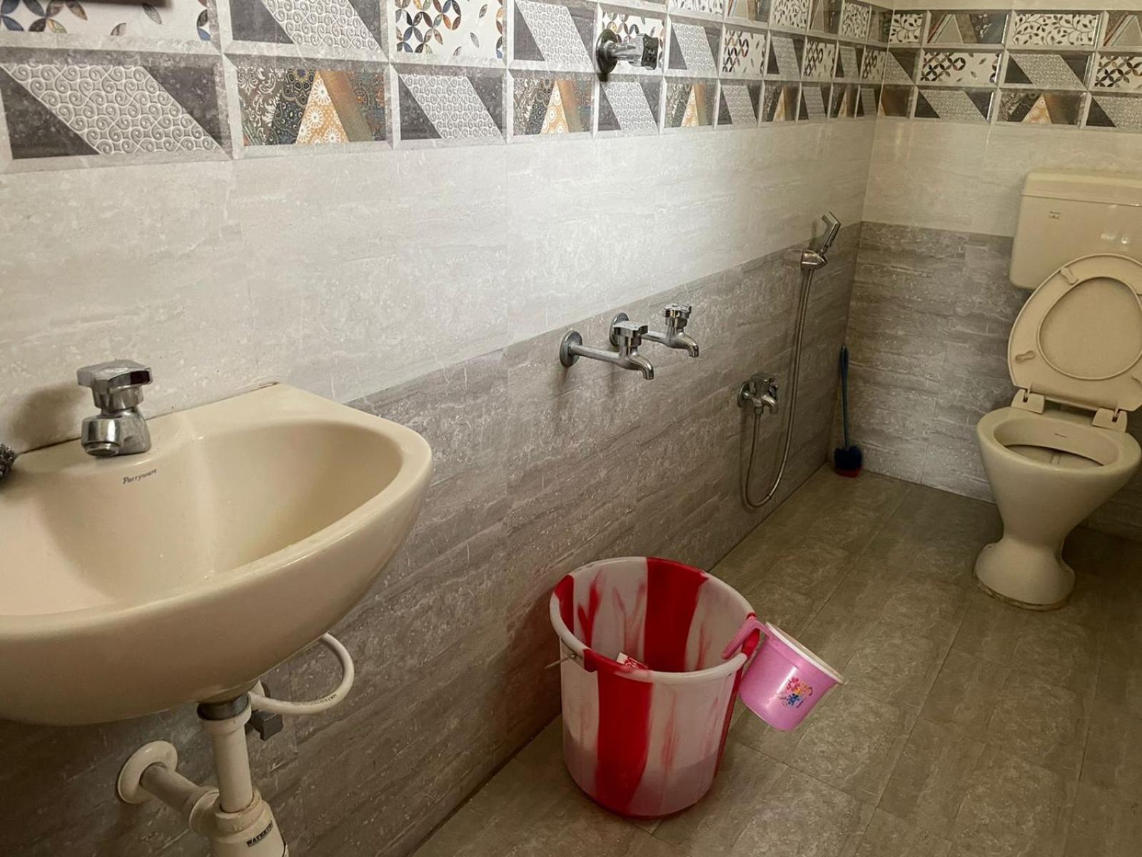 Double Room With Private Bathroom photo 3