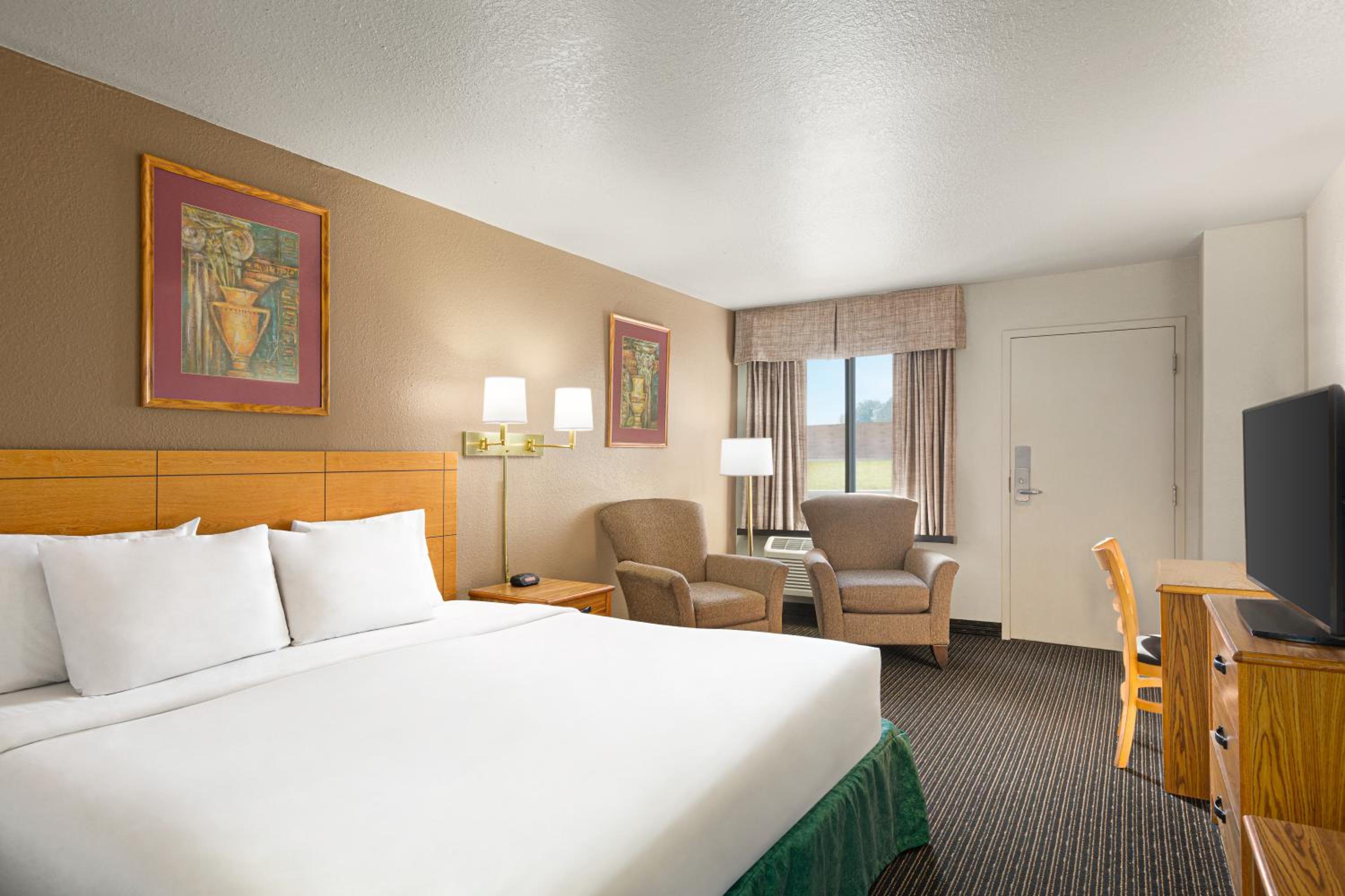 King Room - Non-Smoking photo 1