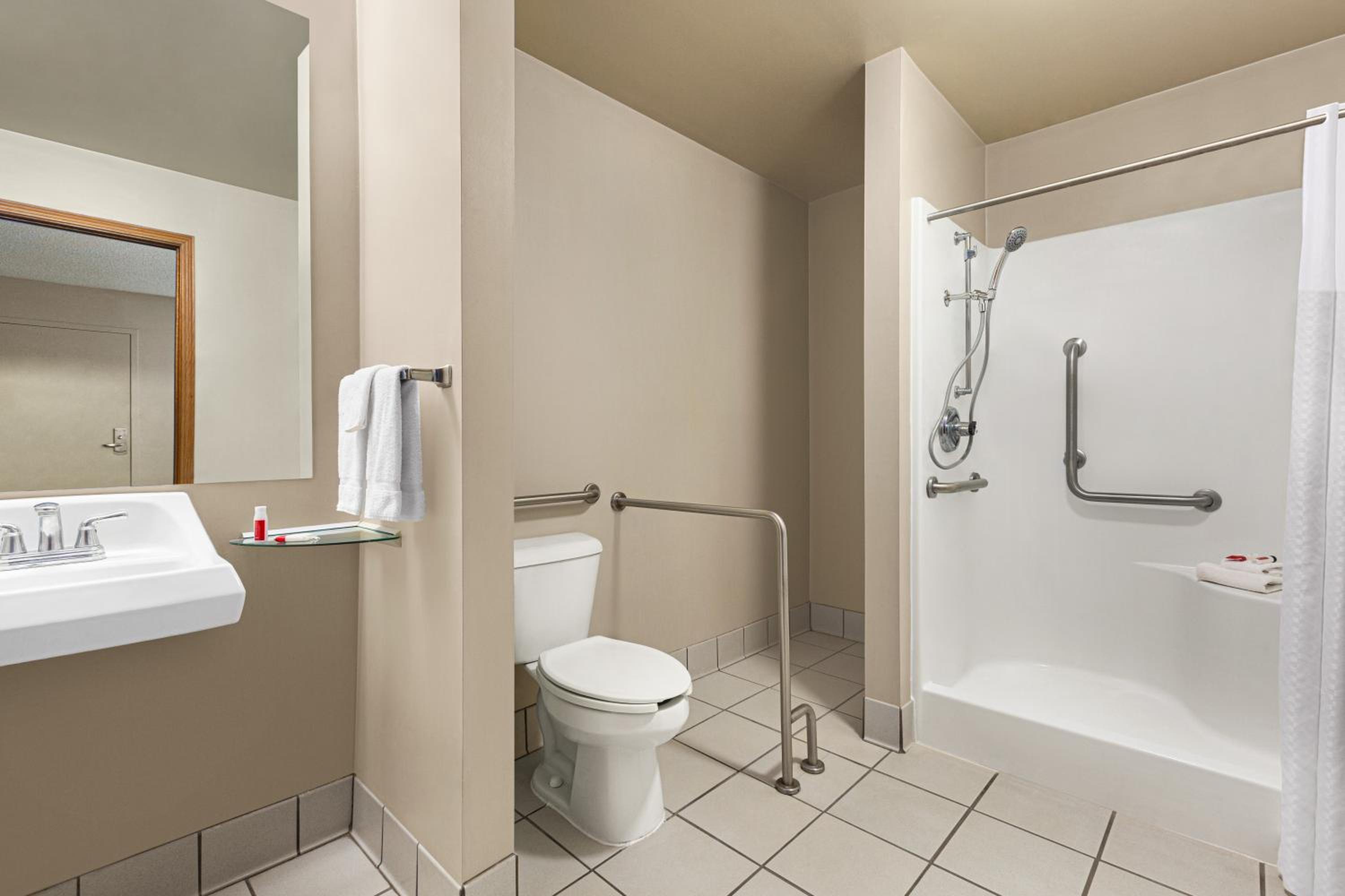 Double Room - Mobility Access/Non-Smoking photo 2