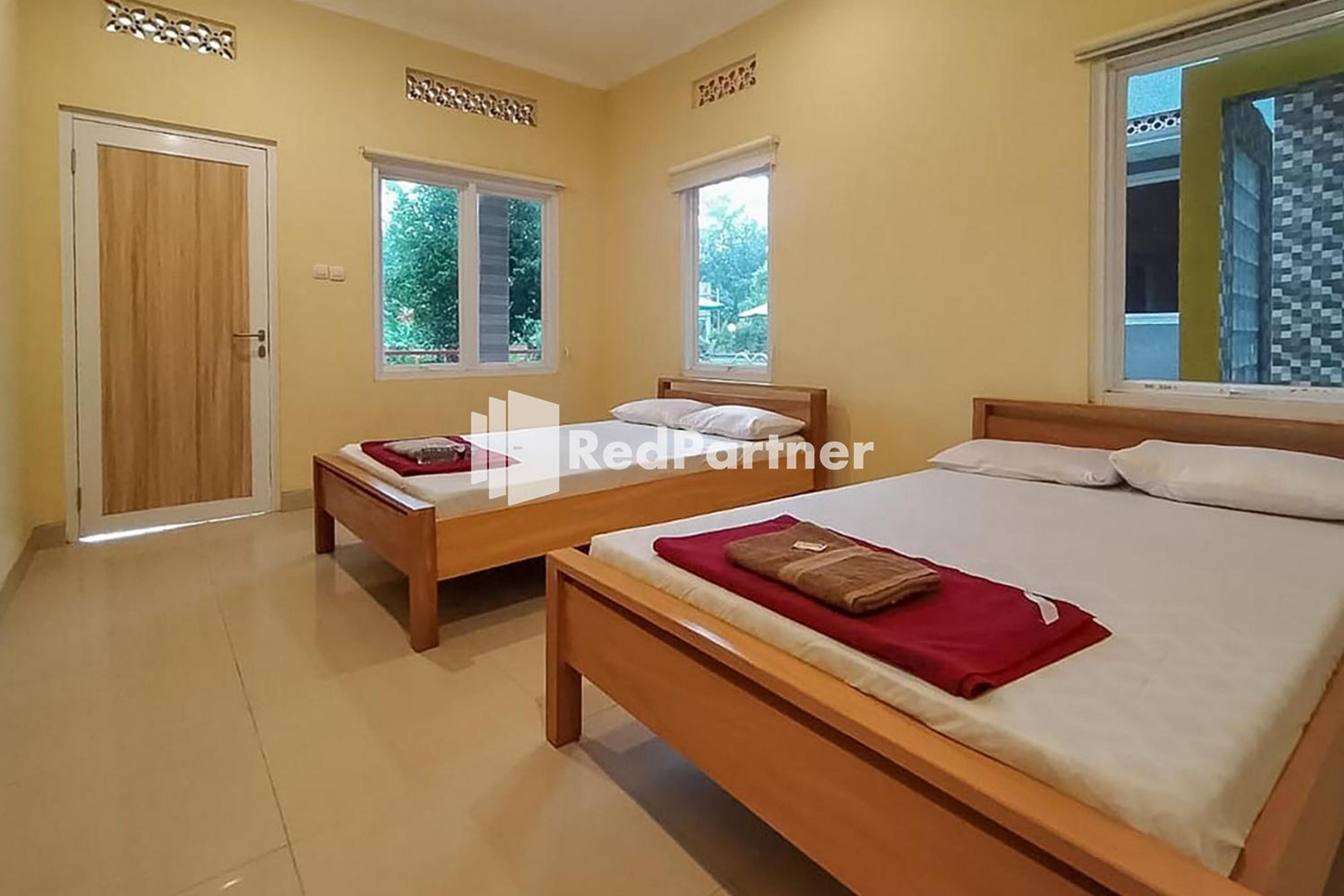 Twin Room With Shared Bathroom