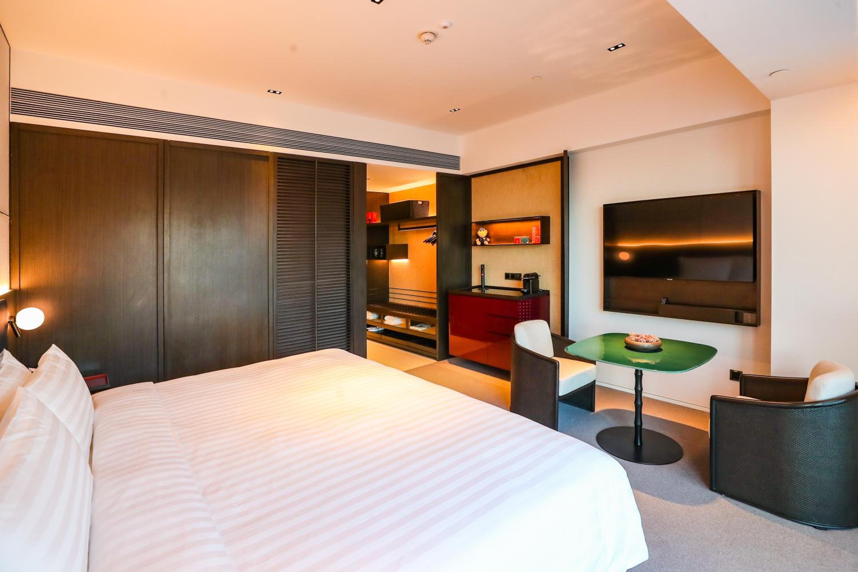 Deluxe King Room - Photo 3
