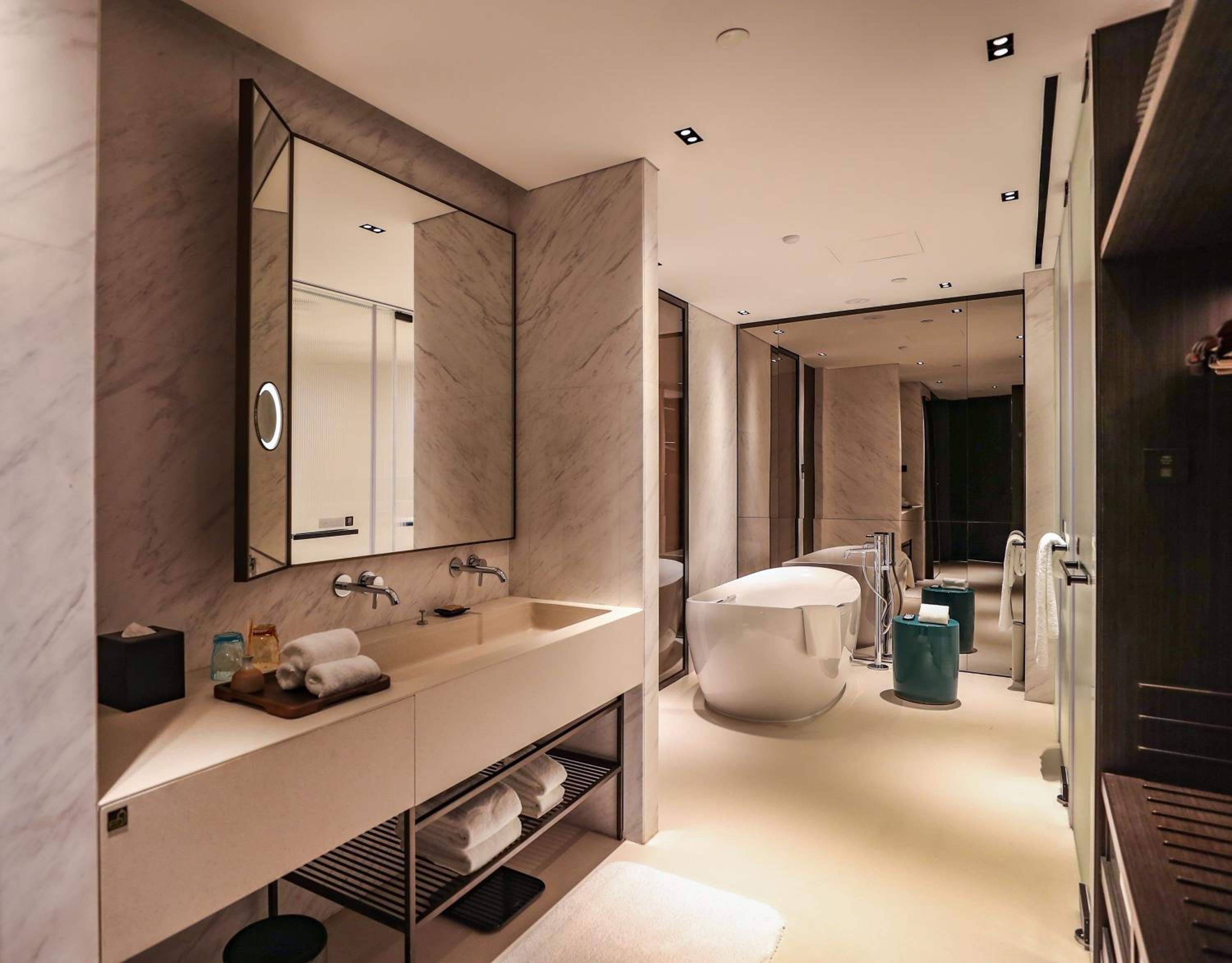 Executive Suite - Photo 7
