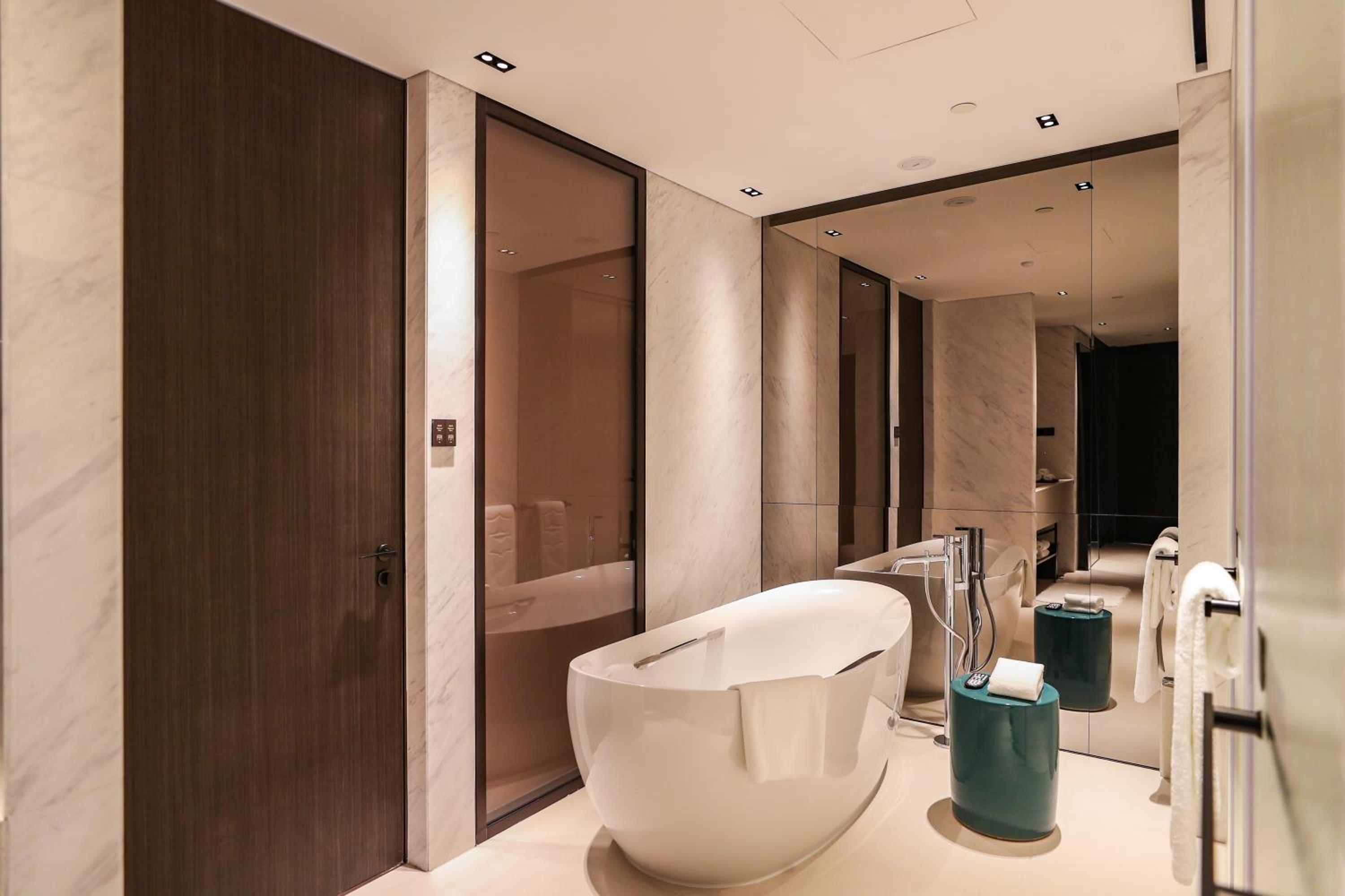 Executive Suite - Photo 5
