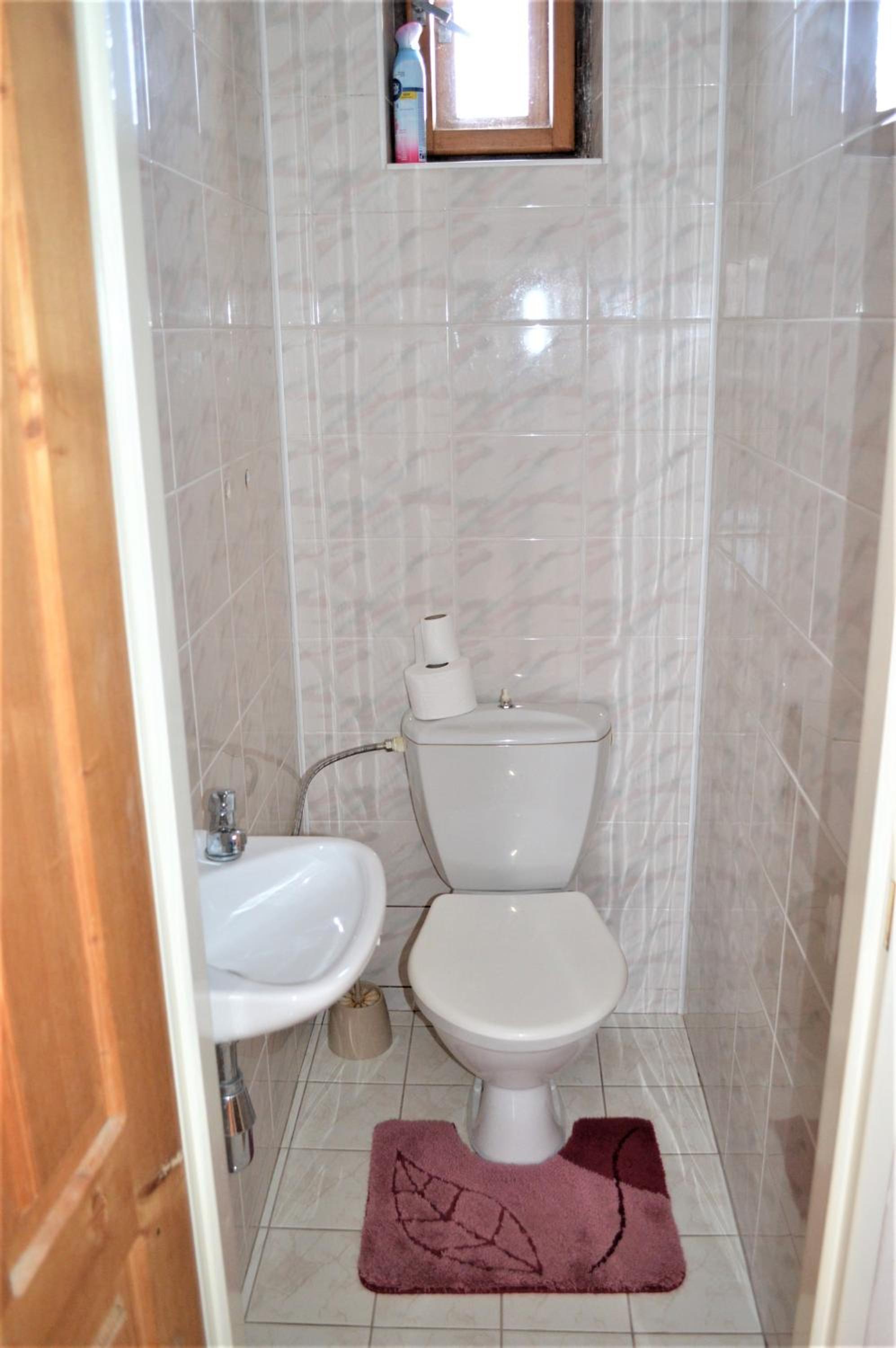 Apartment with Balcony - Photo 16