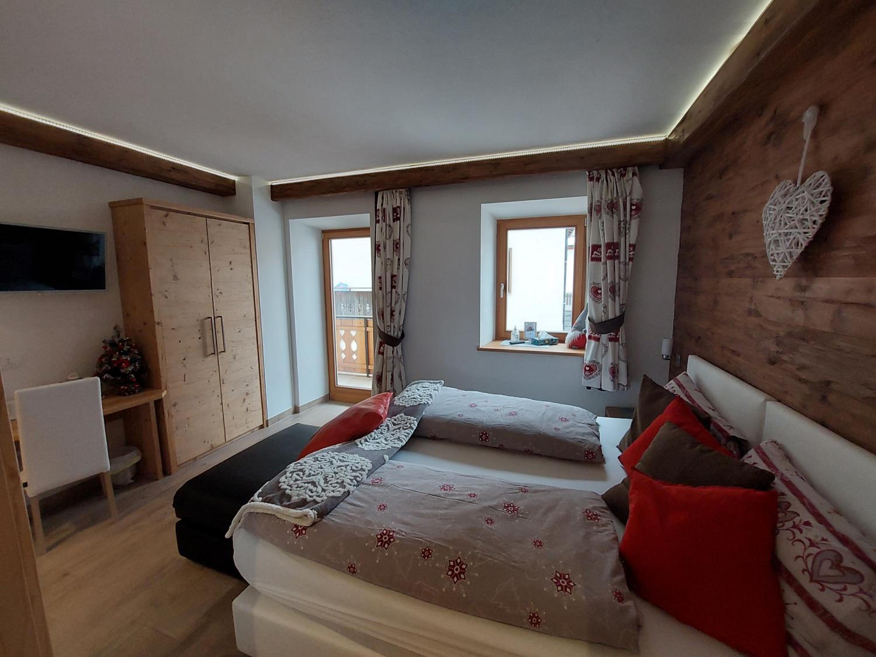 Double or Twin Room - Photo 2