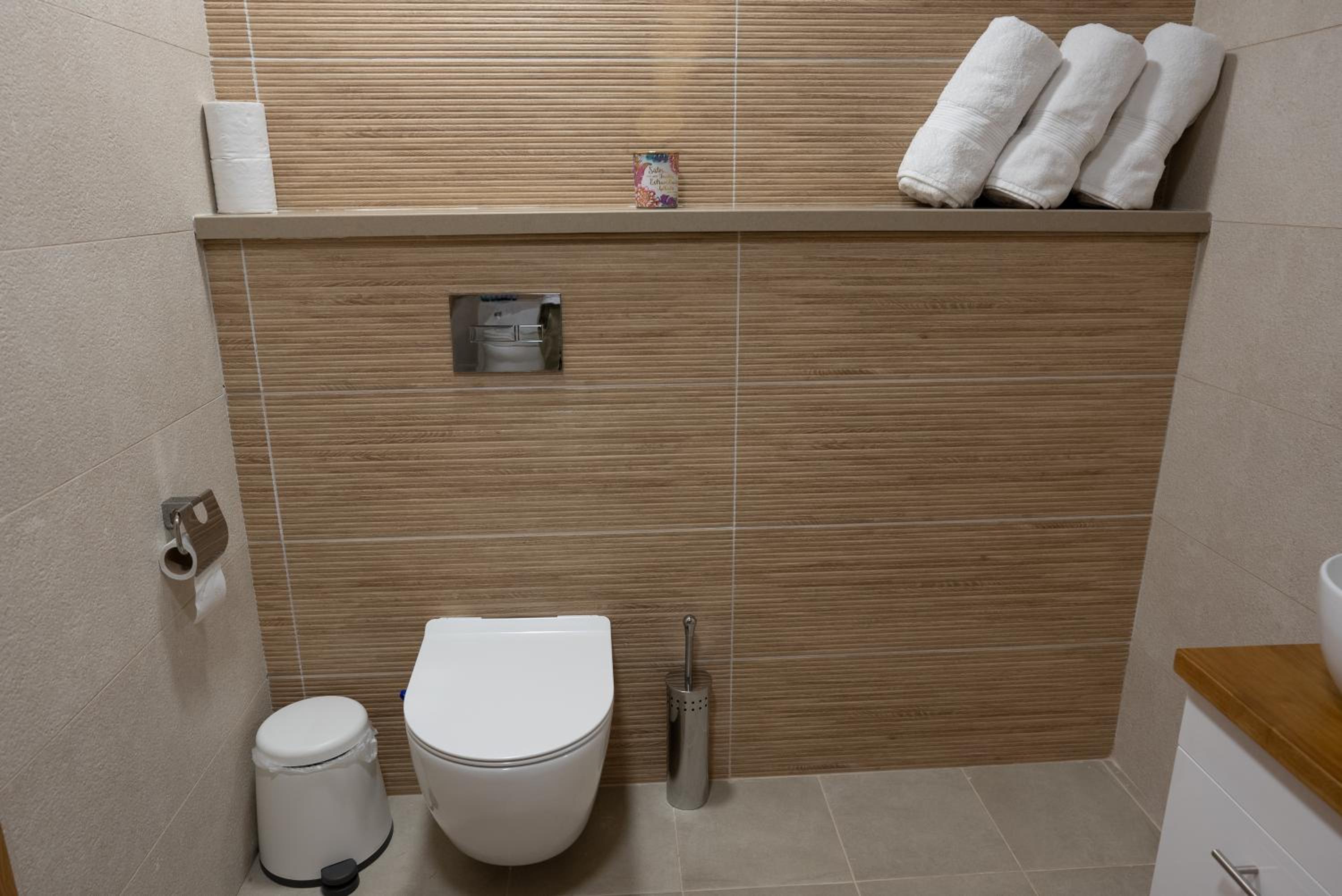 Deluxe Double Room with Extra Bed - Photo 16