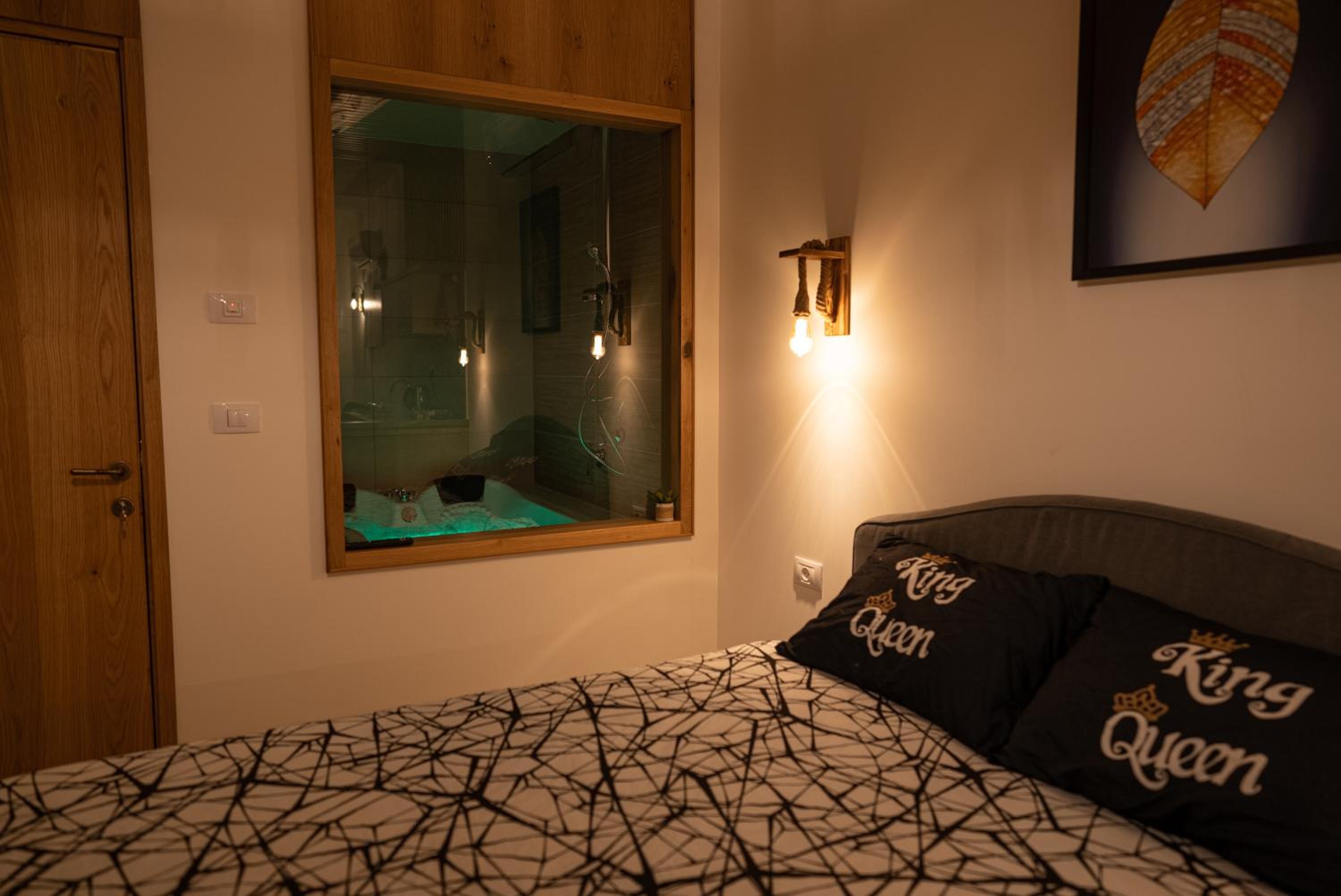 Deluxe Double Room with Extra Bed - Photo 22