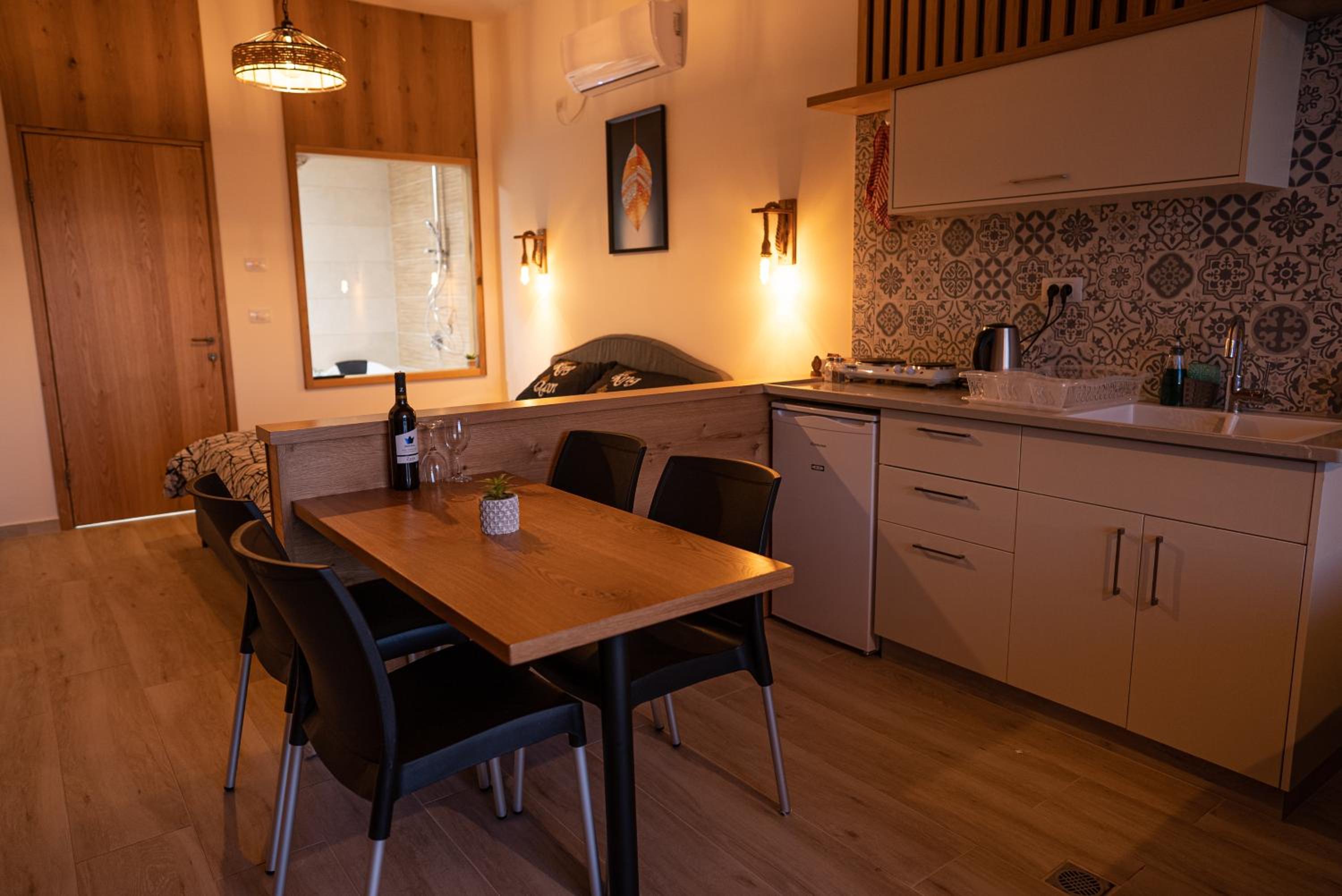 Deluxe Double Room with Extra Bed - Photo 11