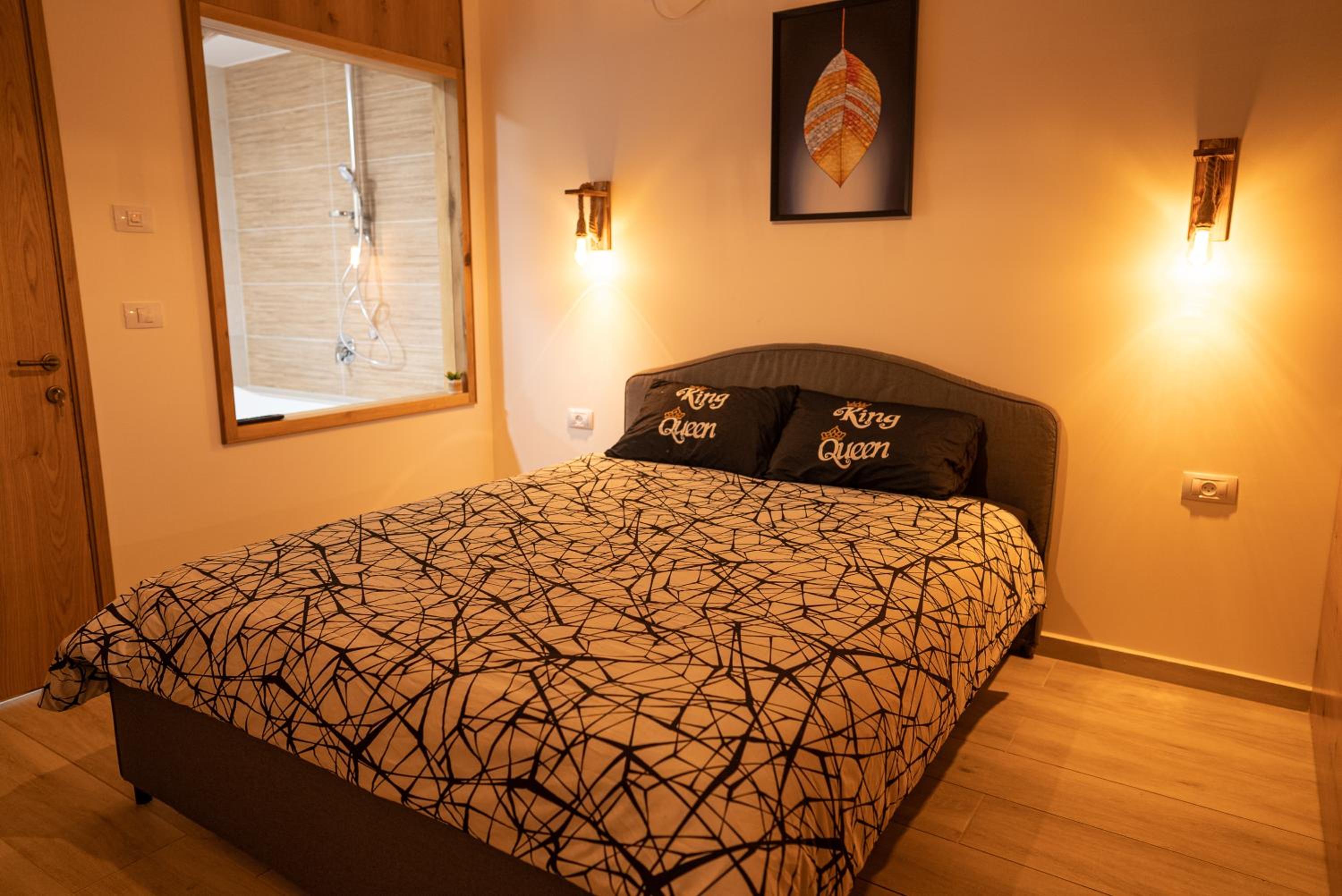 Deluxe Double Room with Extra Bed - Photo 6