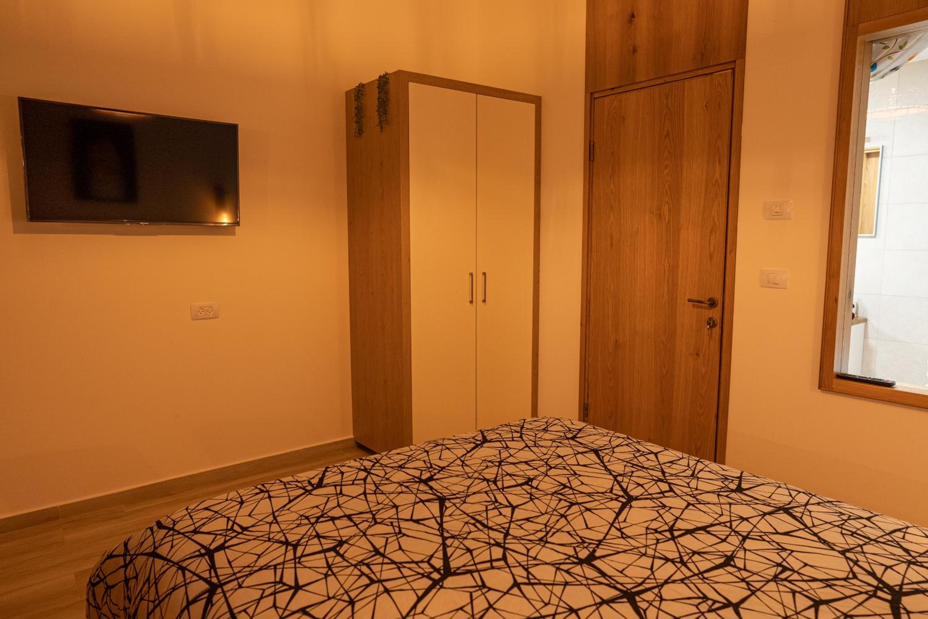 Deluxe Double Room with Extra Bed - Photo 53