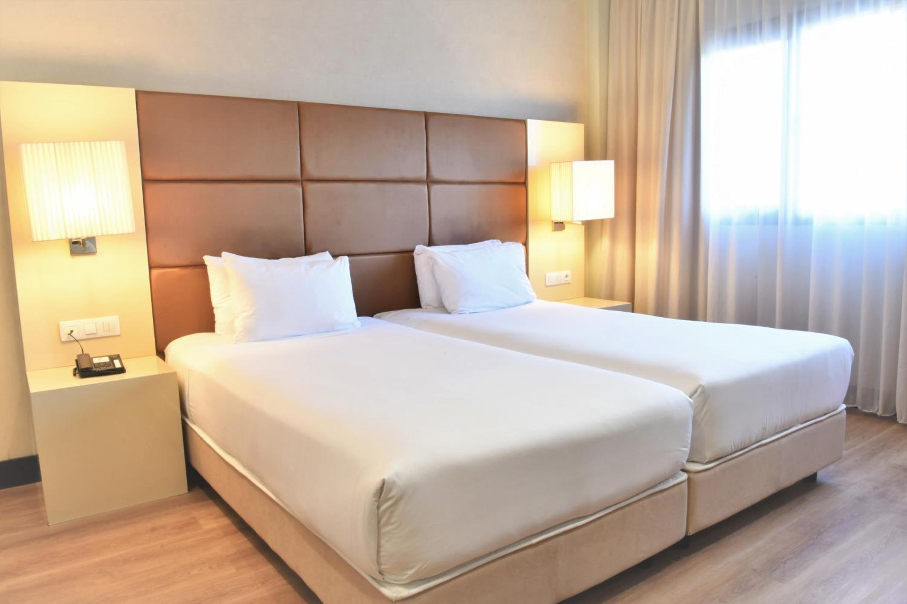 Standard Room with Two Single Beds - Accessible photo 3