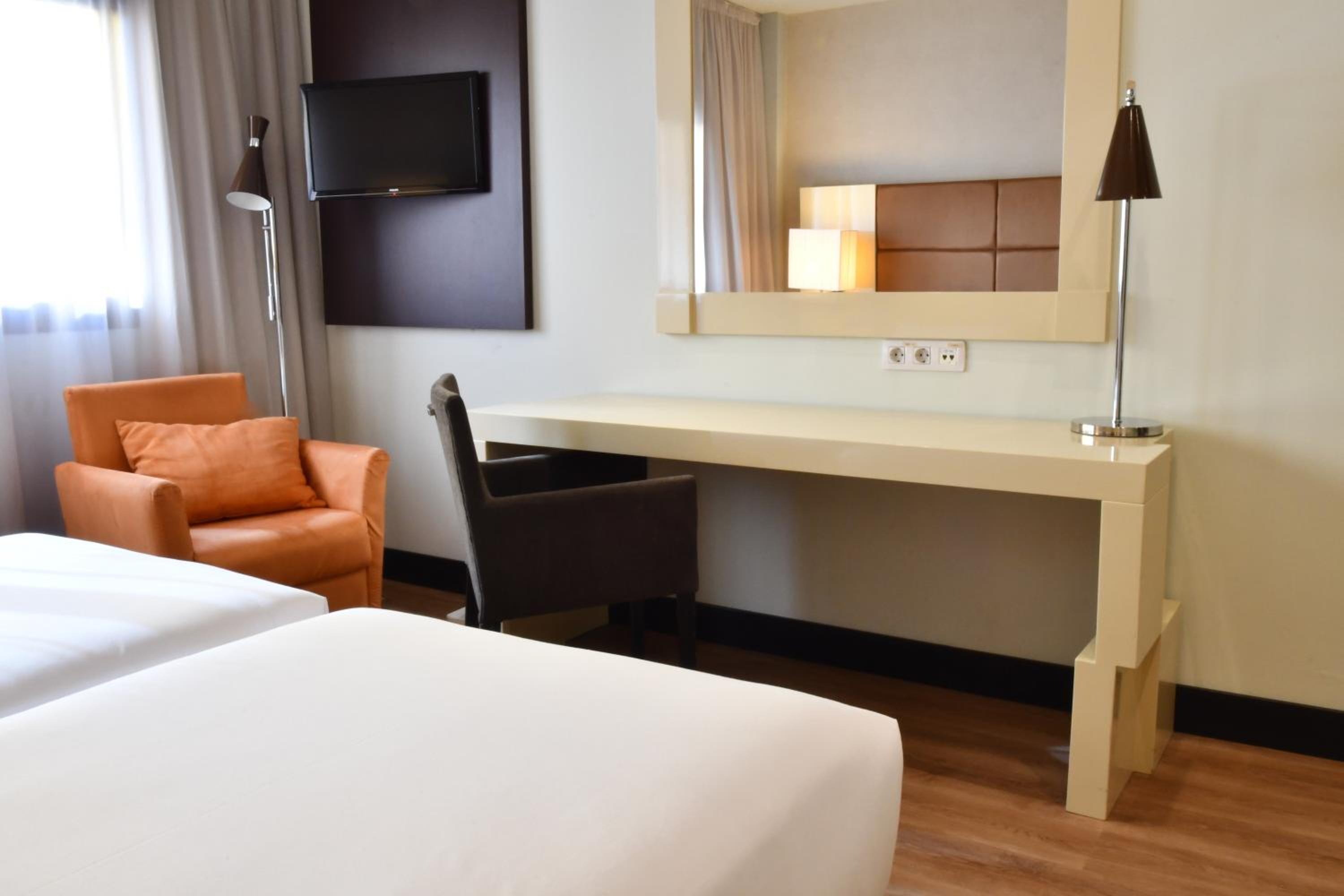 Standard Room with Two Single Beds - Accessible