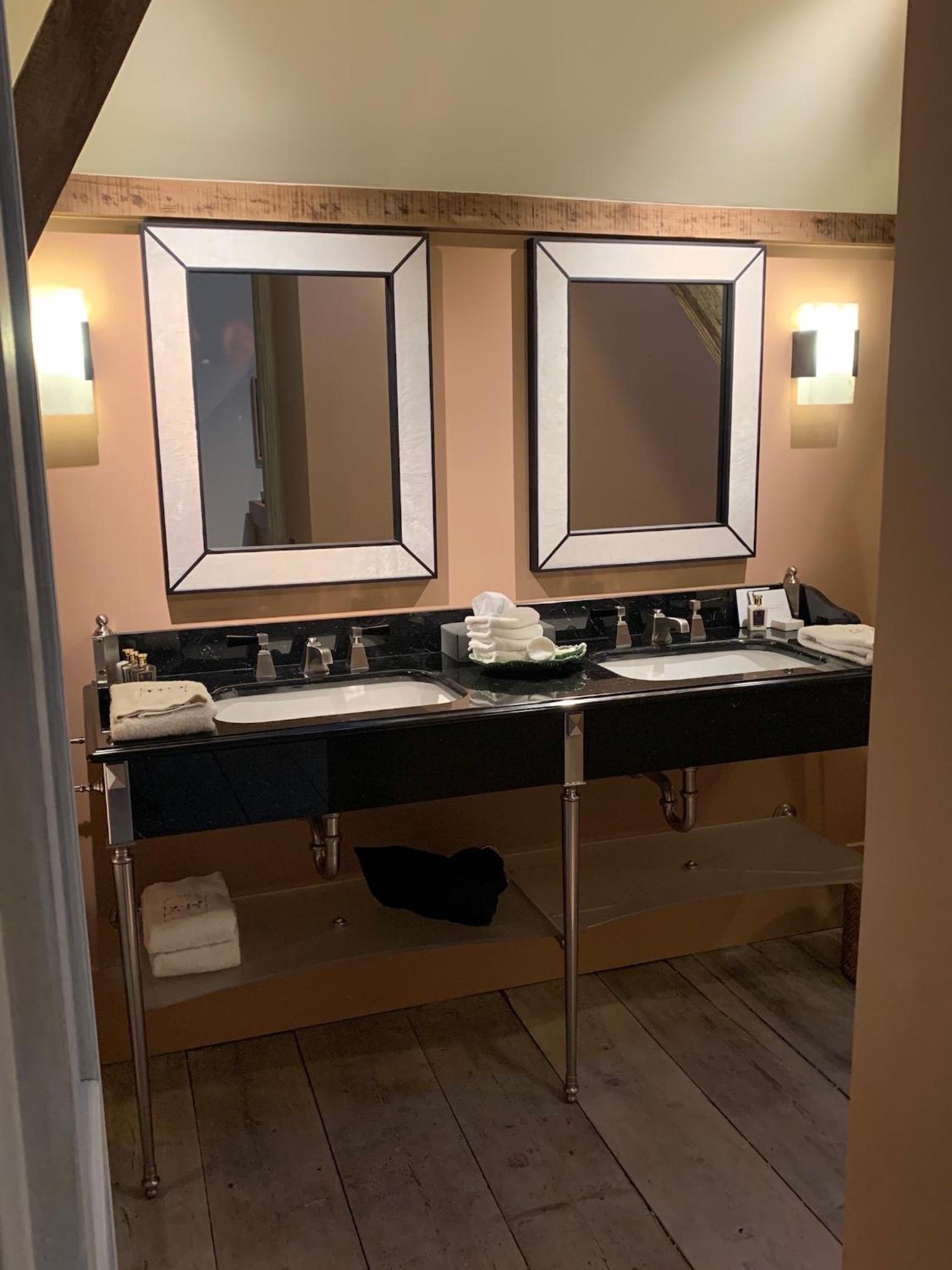 Two-Bedroom Suite - Photo 5